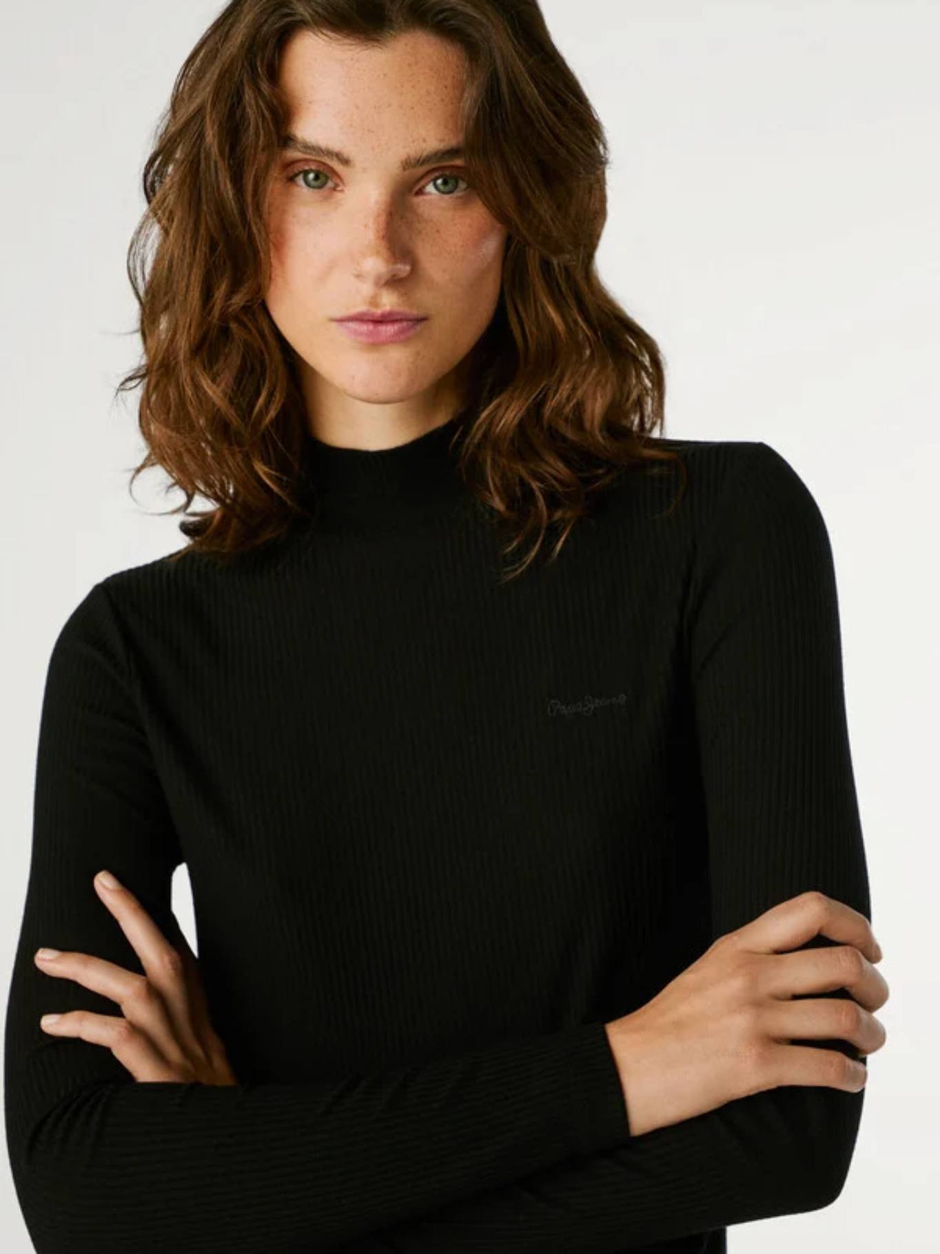 detail Pepe Jeans černé tričko s dlouhým rukávem