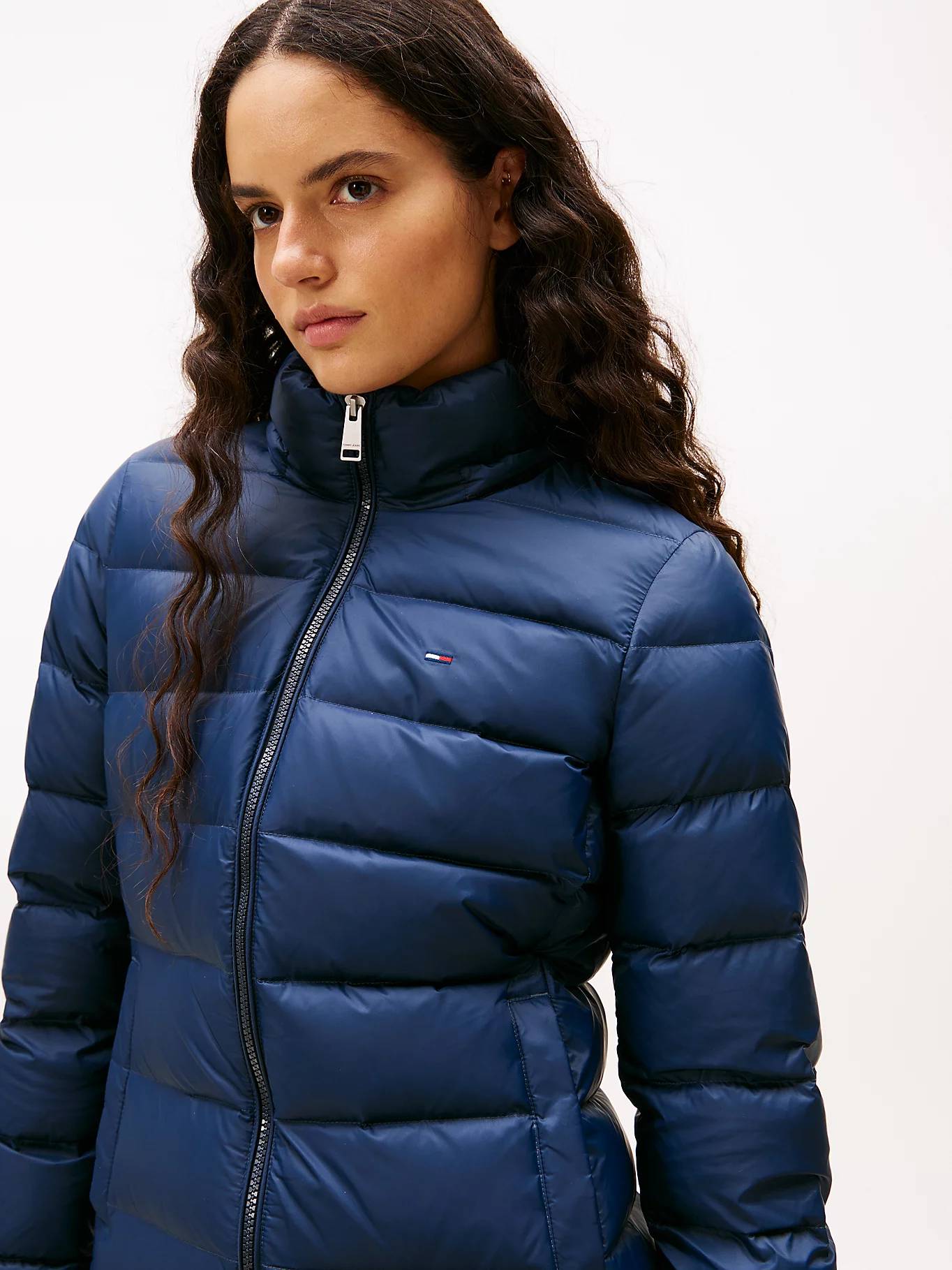 detail Tommy Jeans dámská modrá bunda