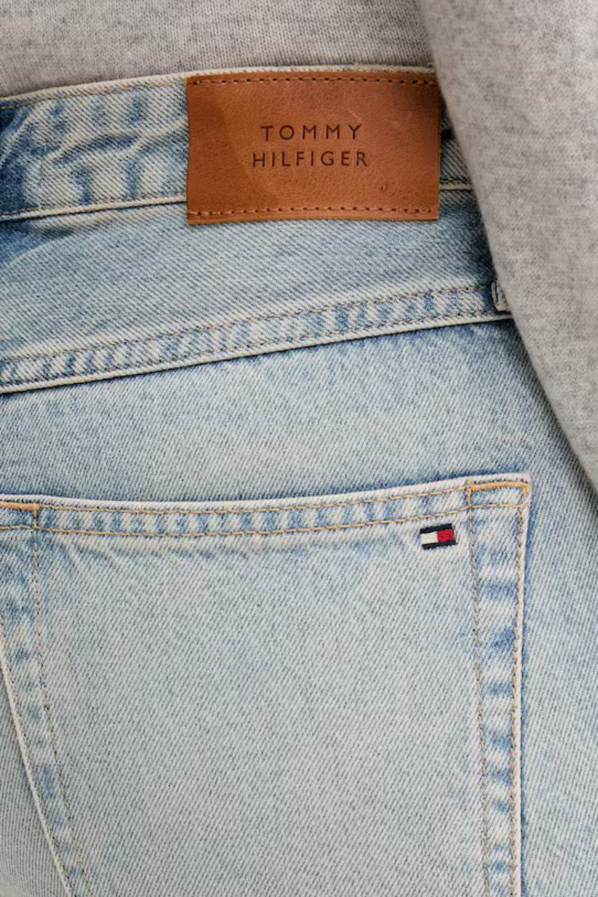 detail Tommy Hilfiger dámske džíny