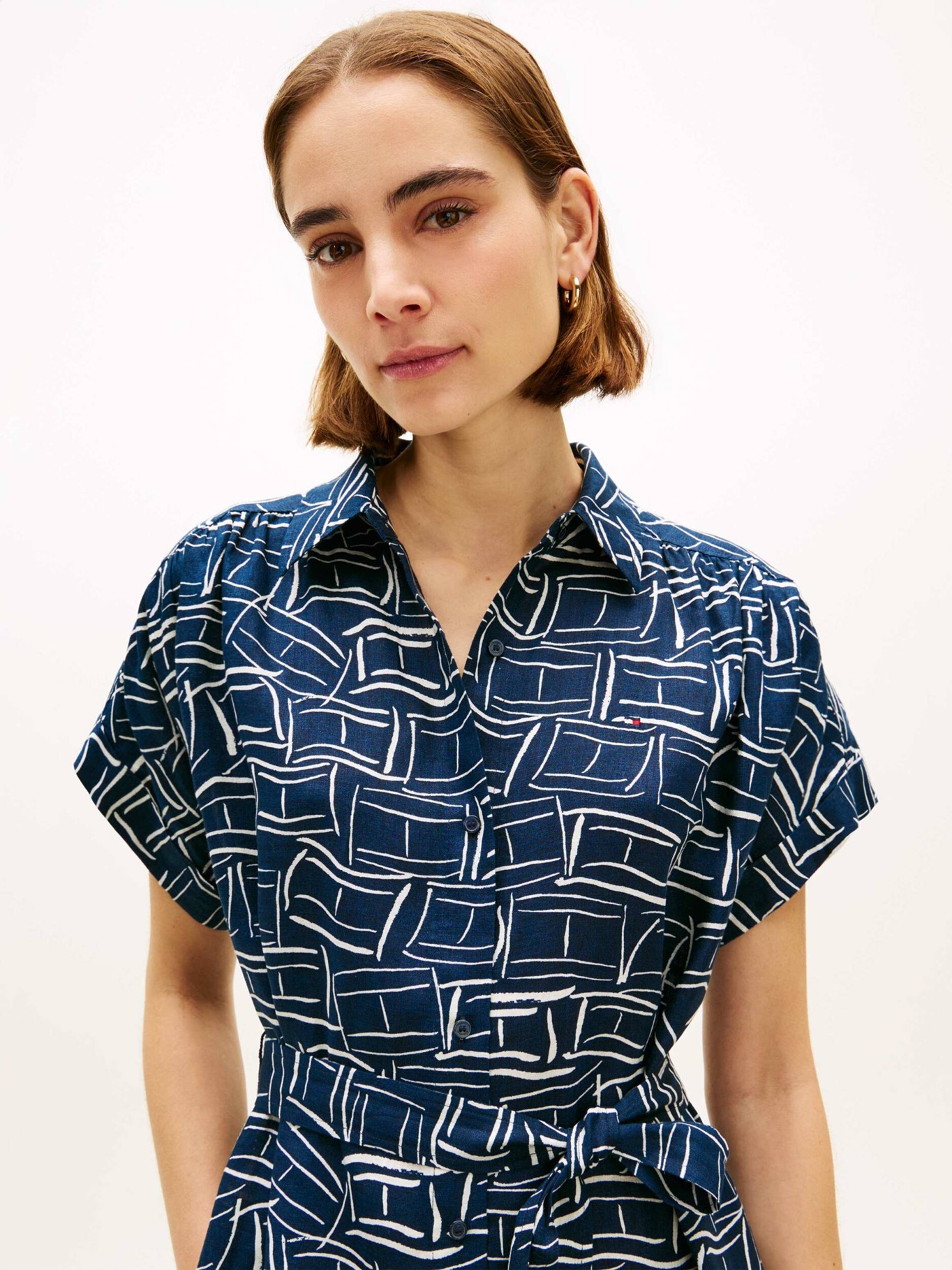 detail Tommy Hilfiger dámské tmavě modré šaty