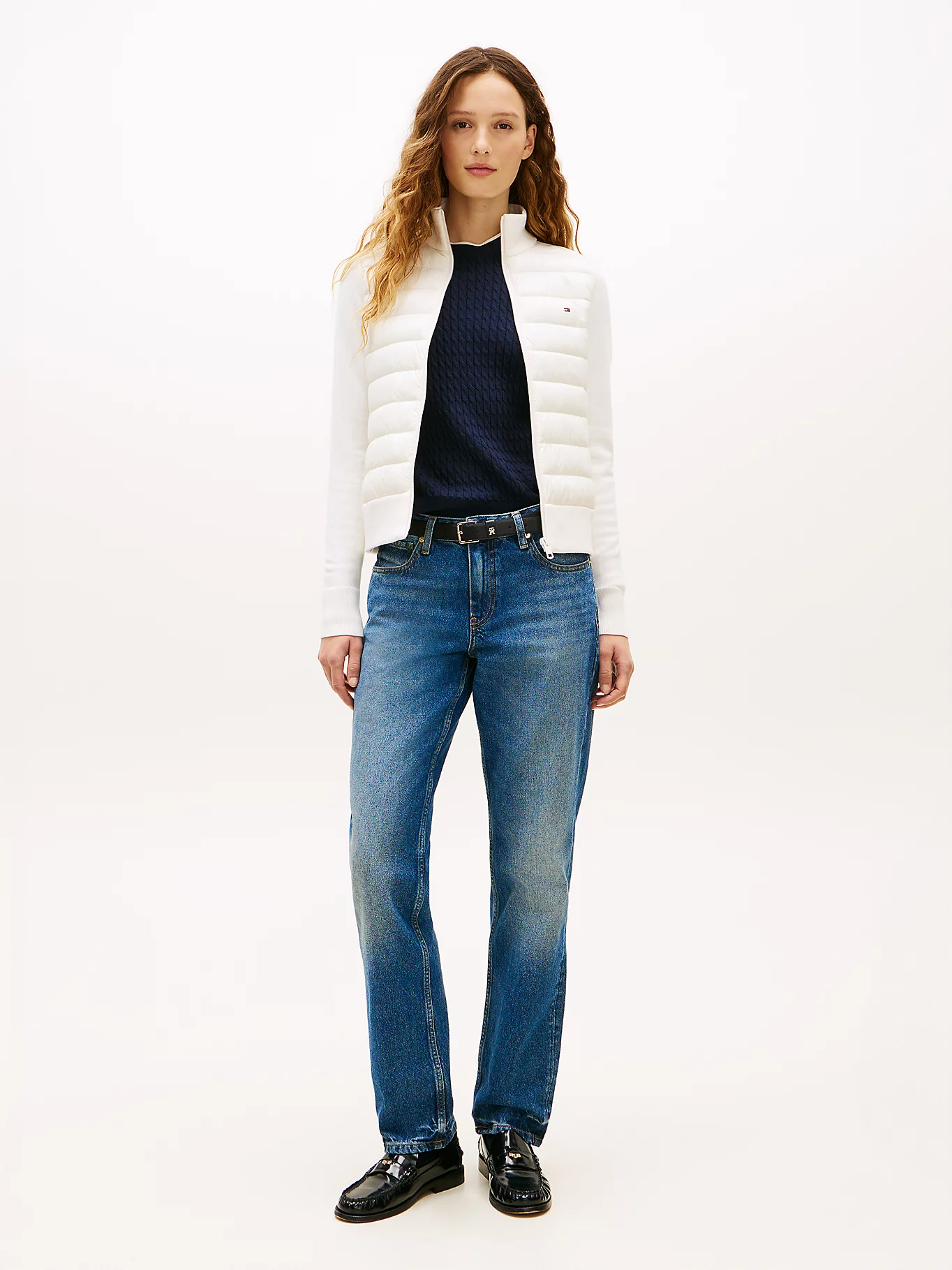 detail Tommy Hilfiger dámská krémová bunda