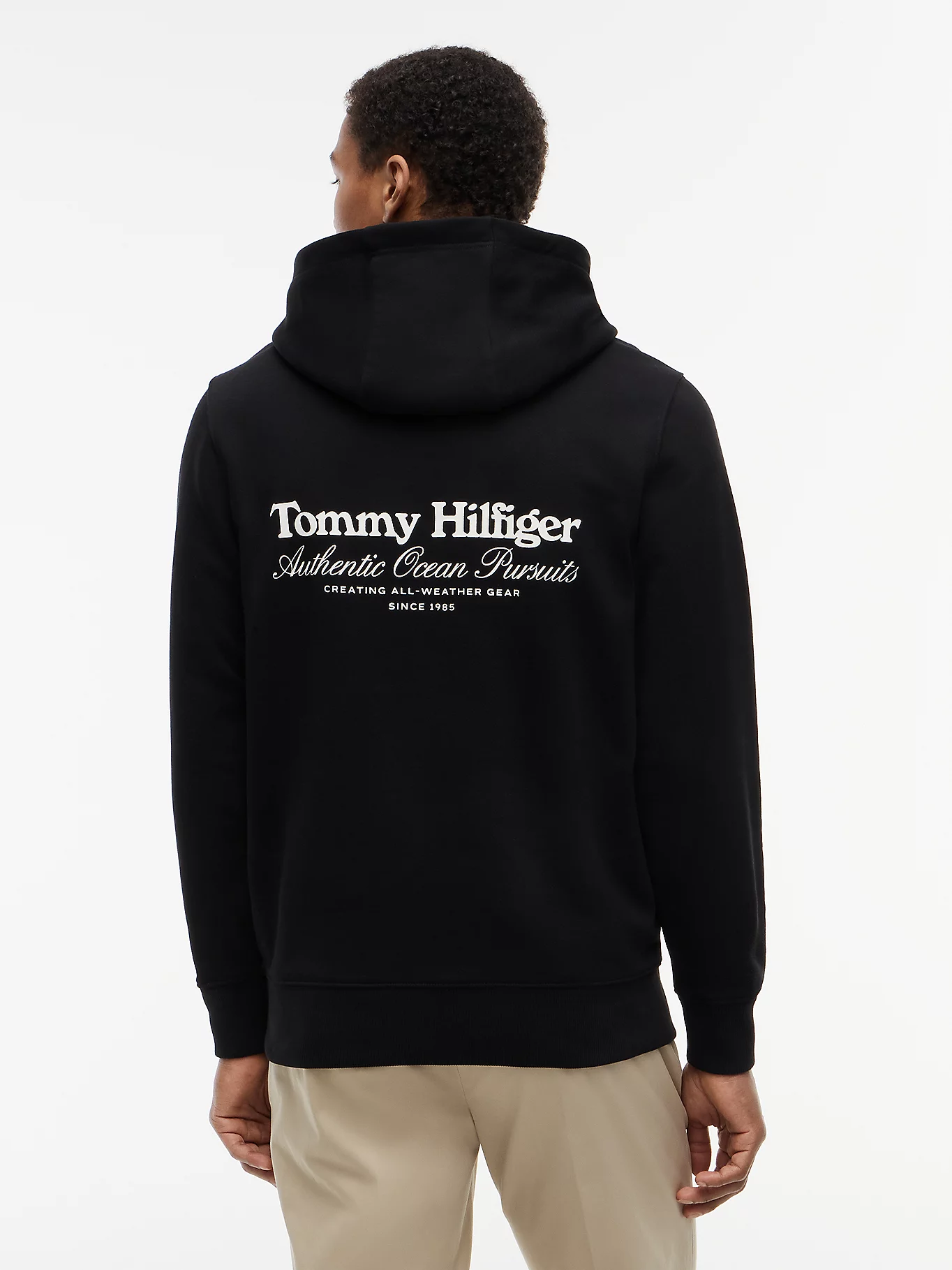 detail Tommy Hilfiger pánská černá mikina