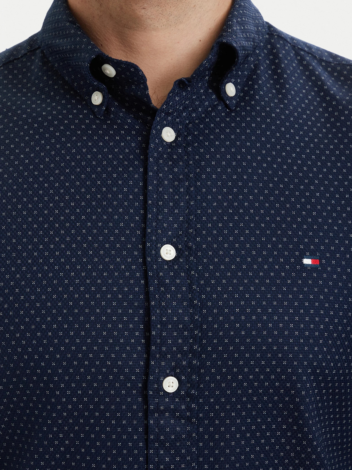 detail Tommy Hilfiger pánská tmavě modrá košile