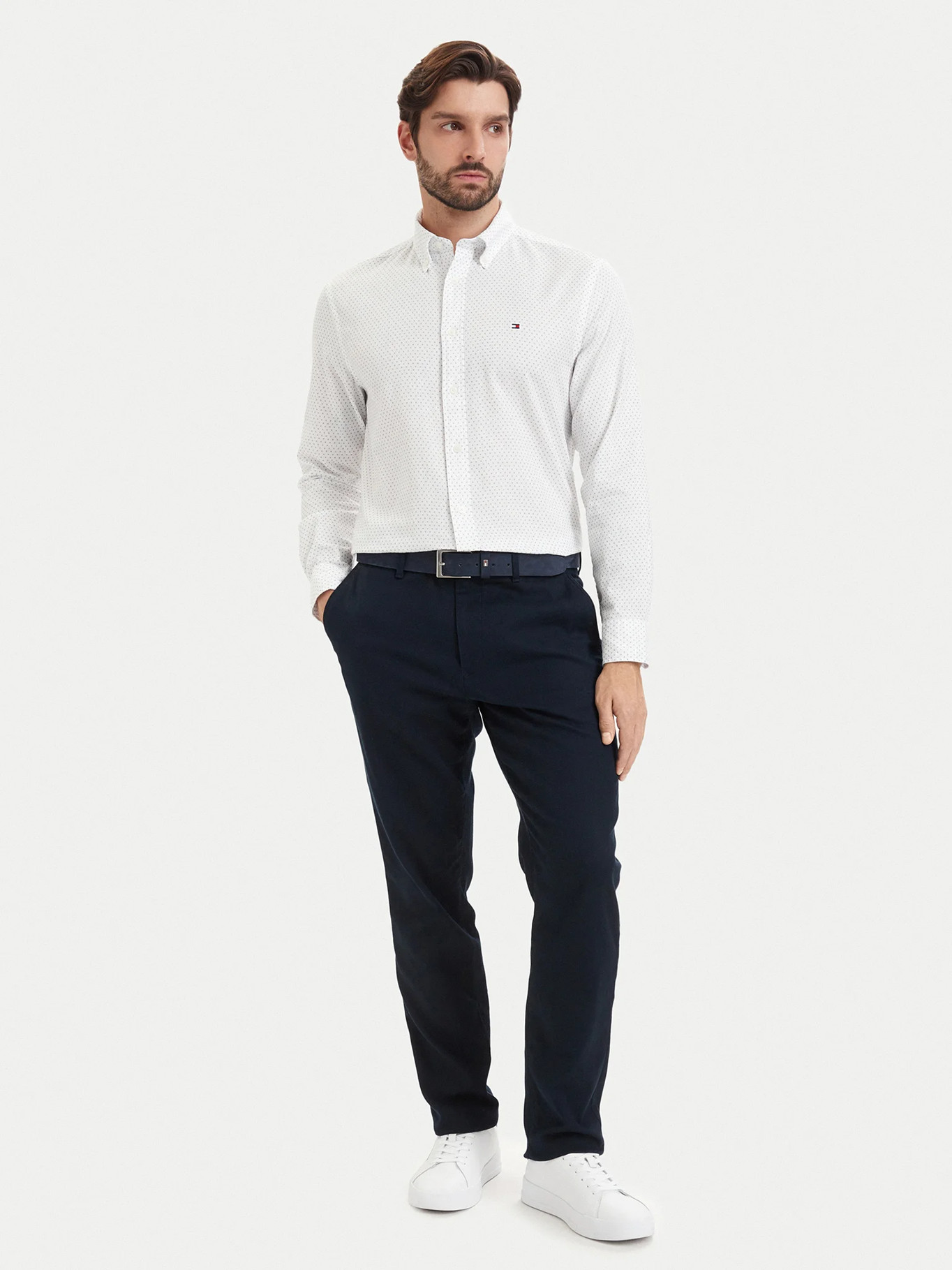 detail Tommy Hilfiger pánská bílá košile