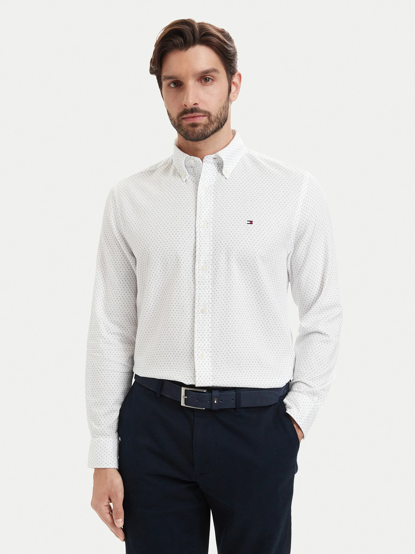 detail Tommy Hilfiger pánská bílá košile
