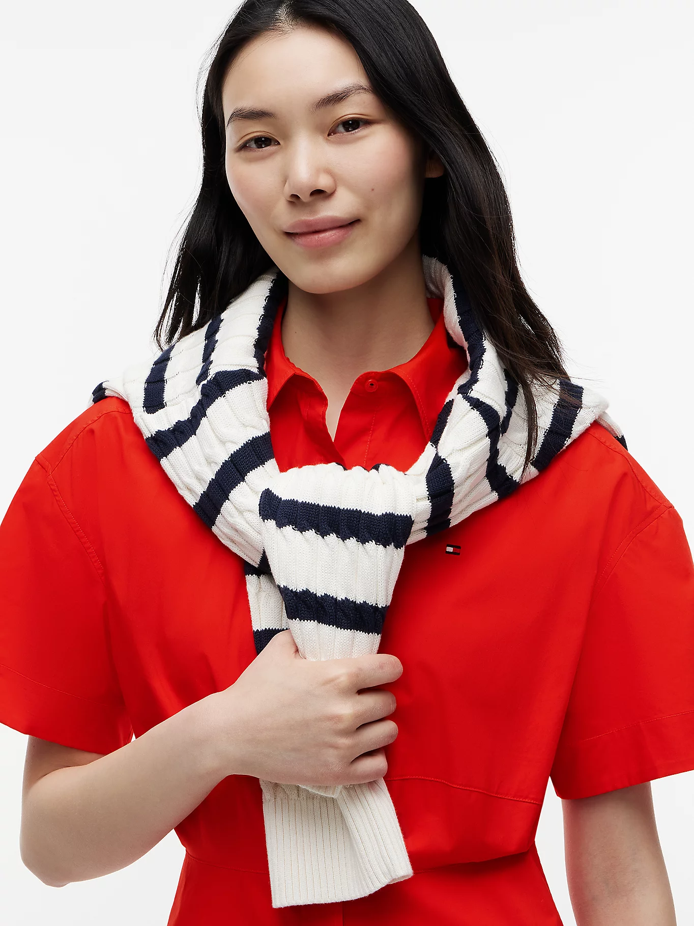 detail Tommy Hilfiger dámské červené šaty