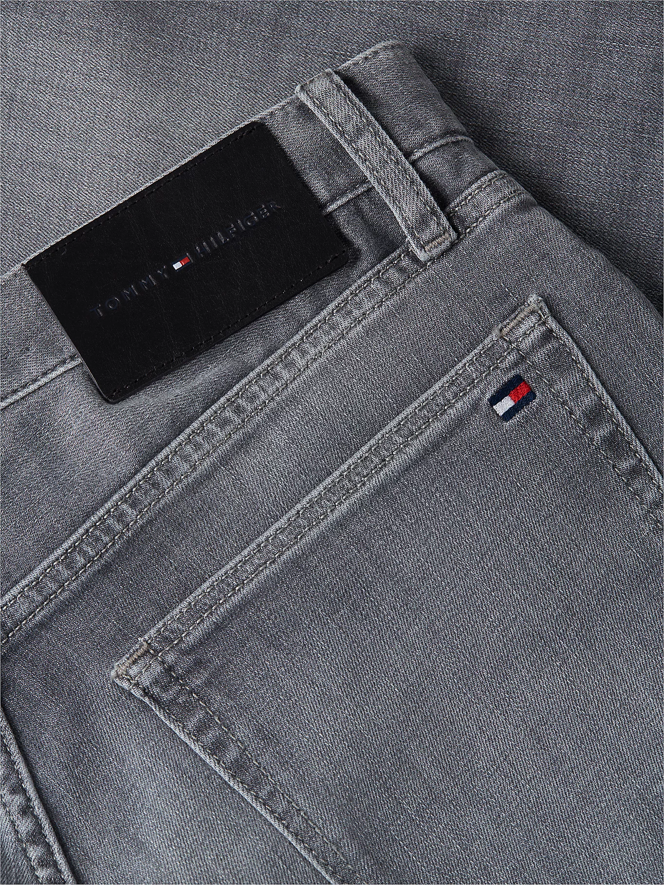 detail Tommy Hilfiger pánské šedé džíny