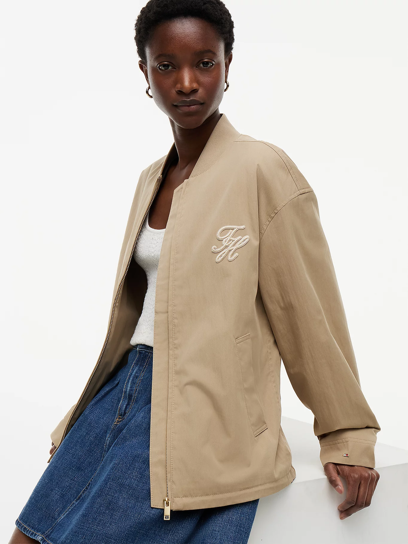 detail Tommy Hilfiger dámská béžová bunda