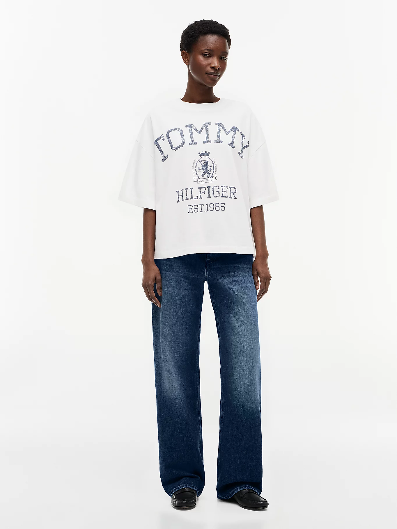 detail Tommy Hilfiger dámské bílé tričko