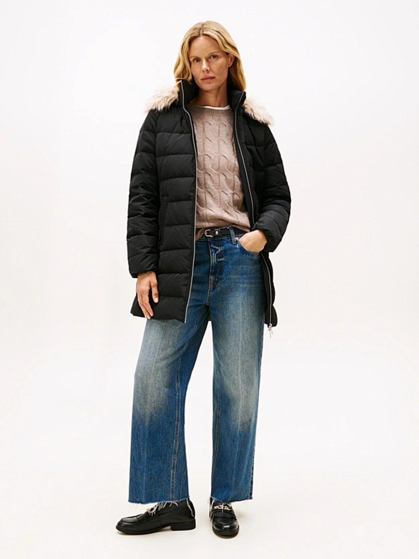 detail Tommy Hilfiger dámská černá péřová bunda