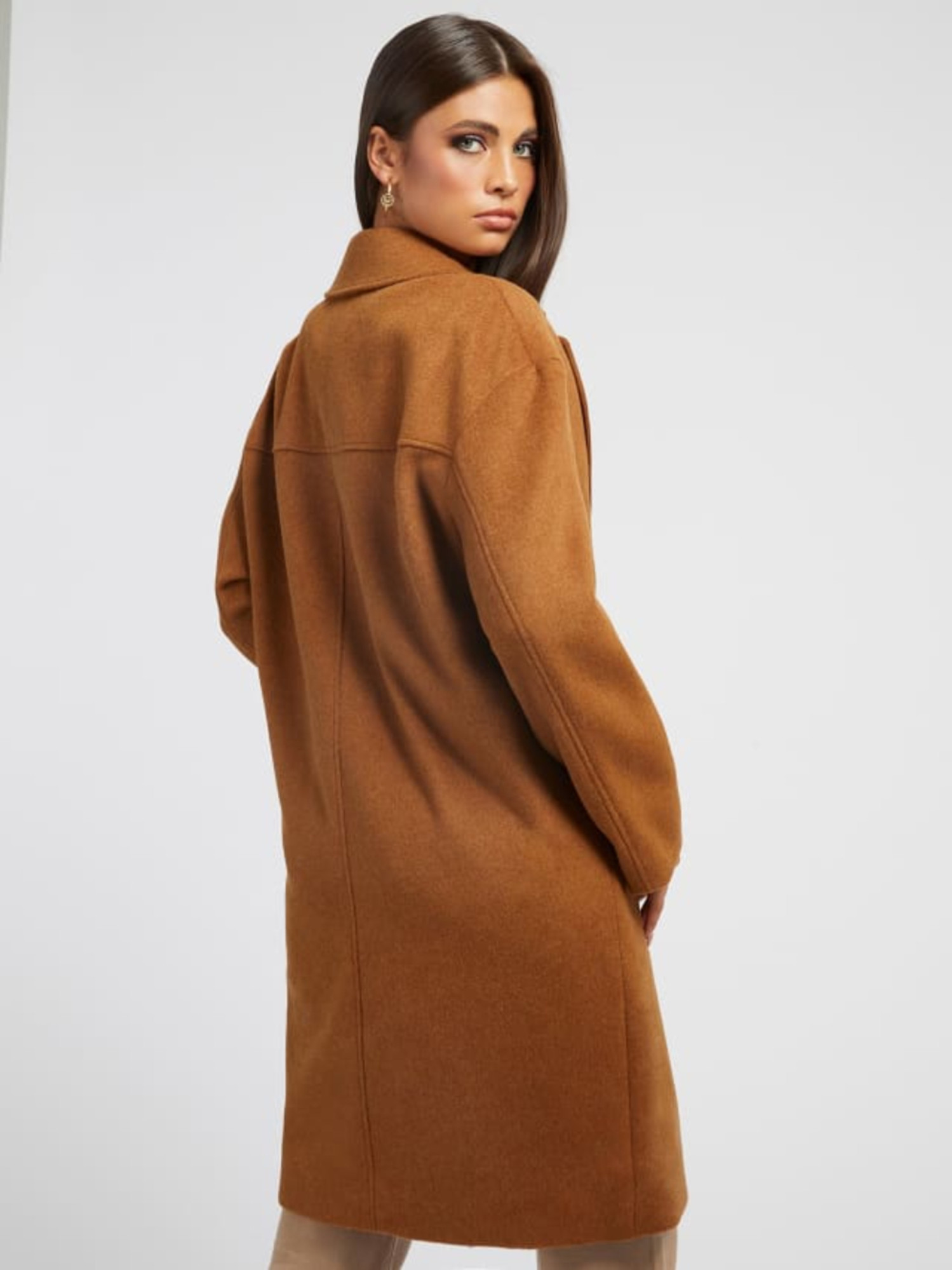 detail Guess dámský hnědý kabát