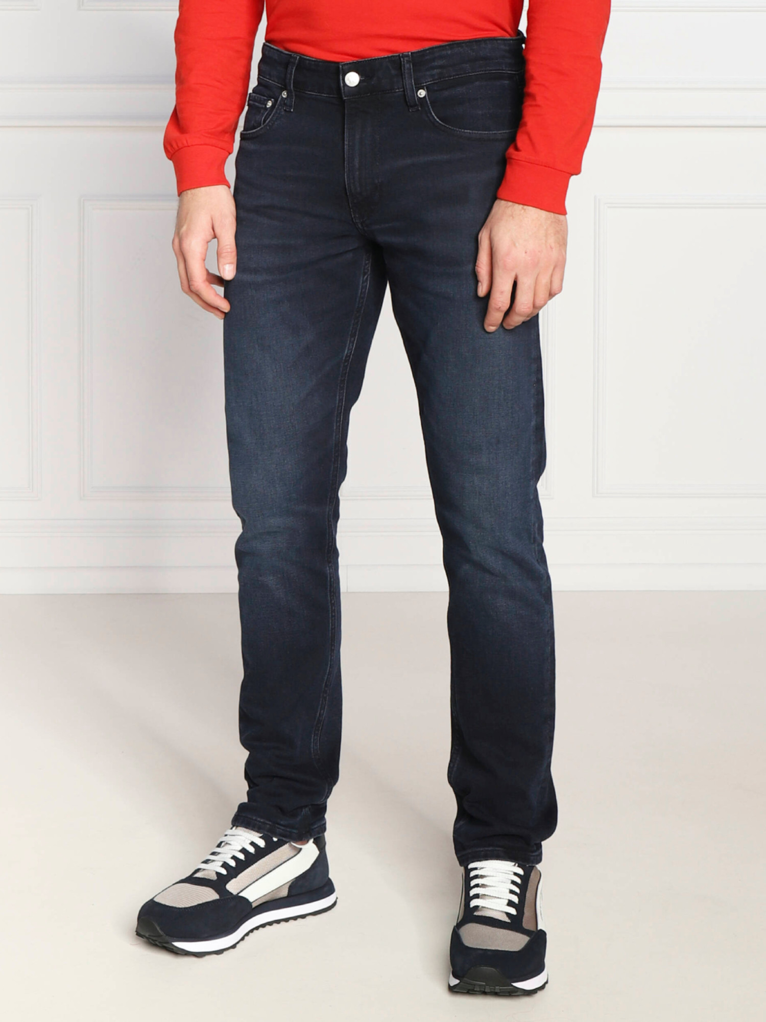 detail Calvin Klein pánské tmavě modré džíny SLIM