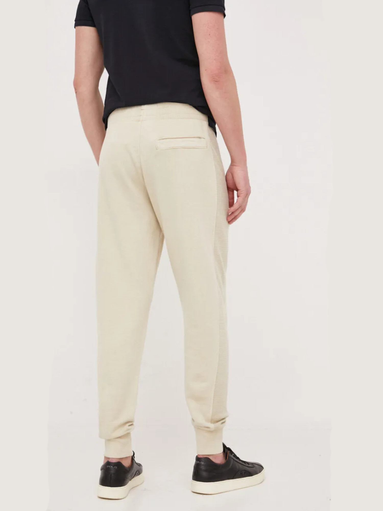 detail Calvin Klein pánské béžové tepláky