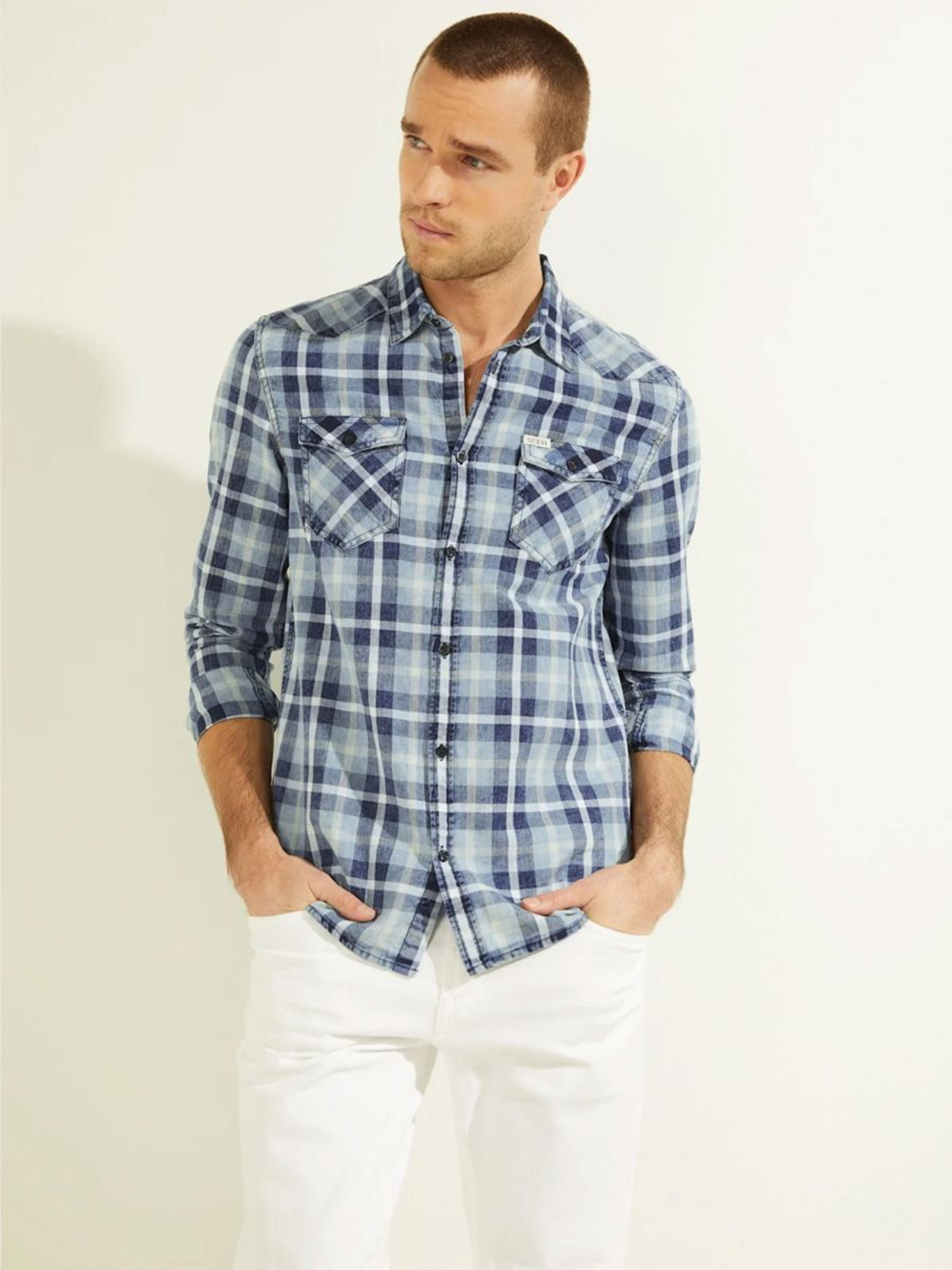 detail Guess pánská modrá kostkovaná košile