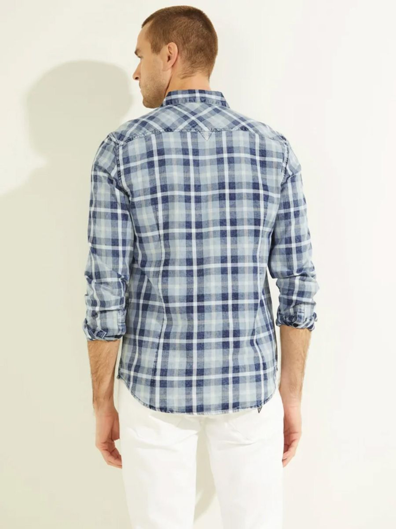 detail Guess pánská modrá kostkovaná košile