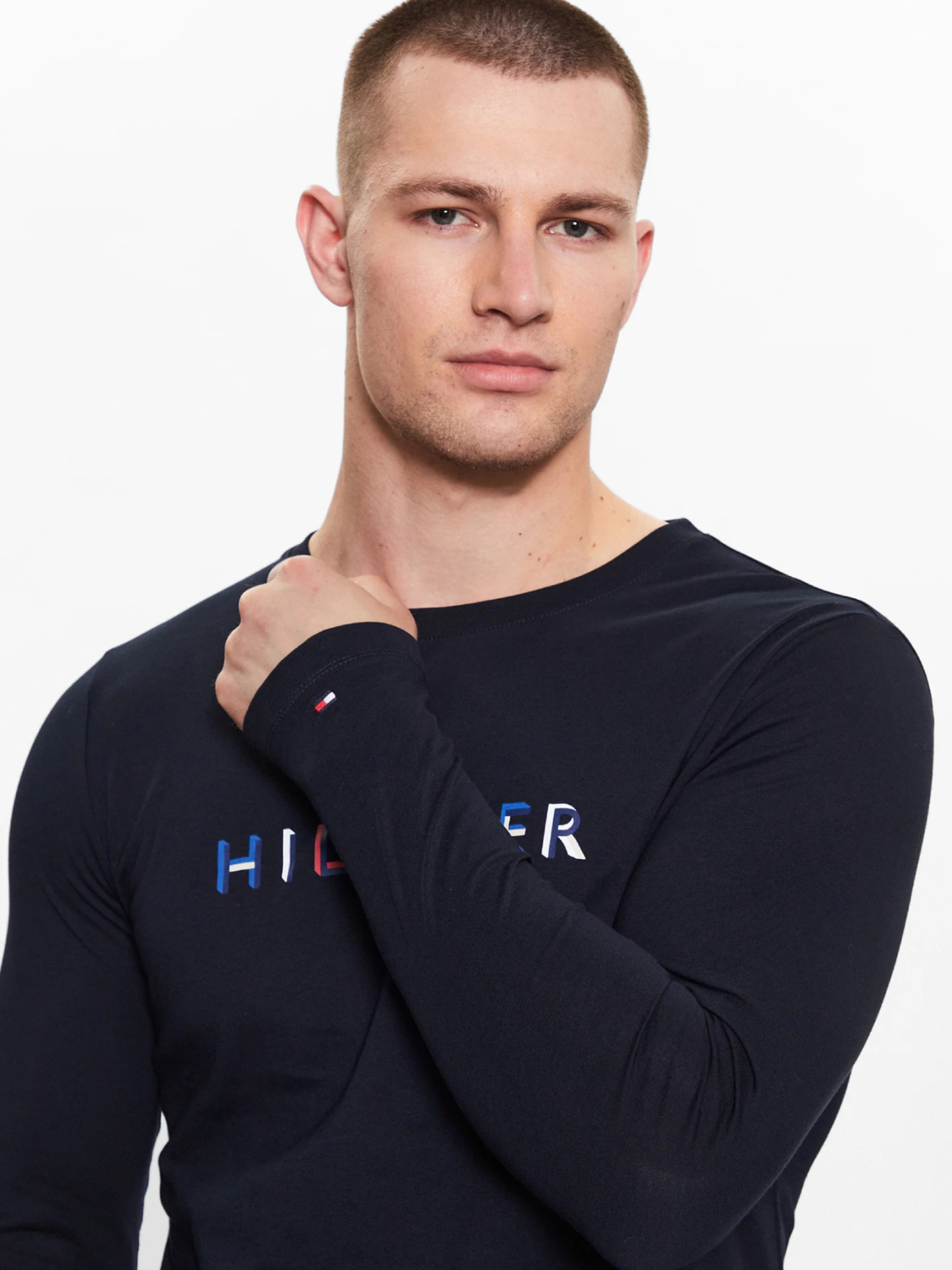 detail Tommy Hilfiger pánské tmavě modré triko