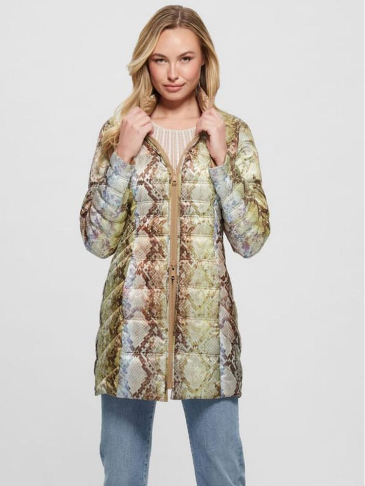 detail Guess dámská oboustranná bunda