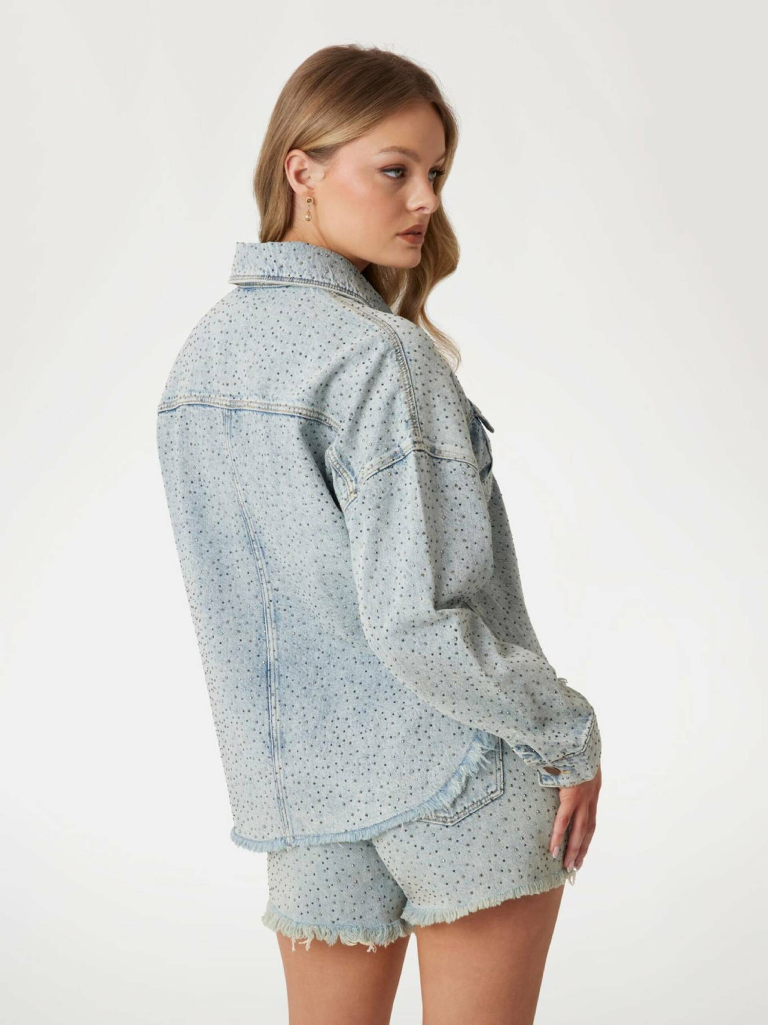 detail Guess dámská džínová bunda s kamínky