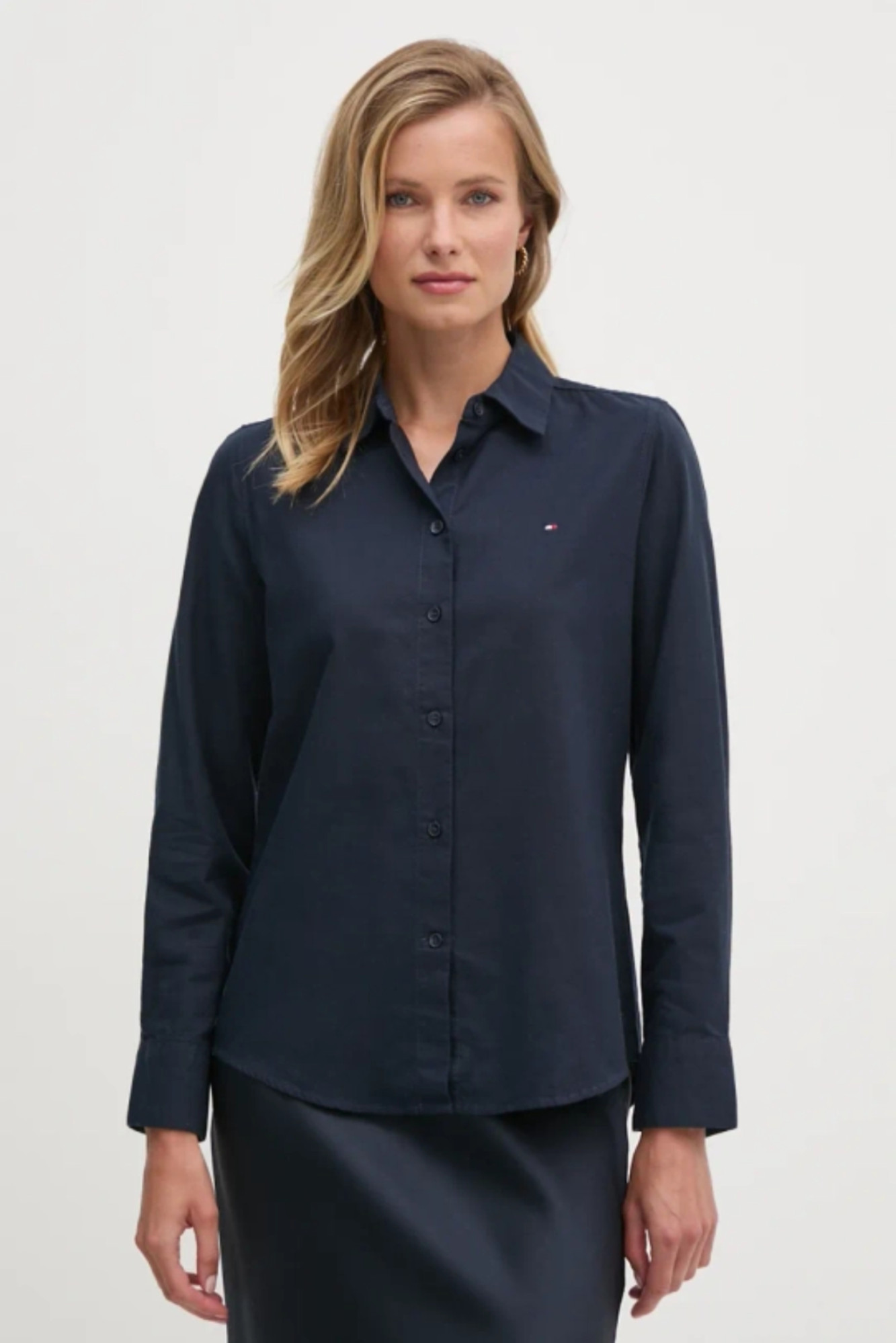 detail Tommy Hilfiger dámská tmavě modrá košile