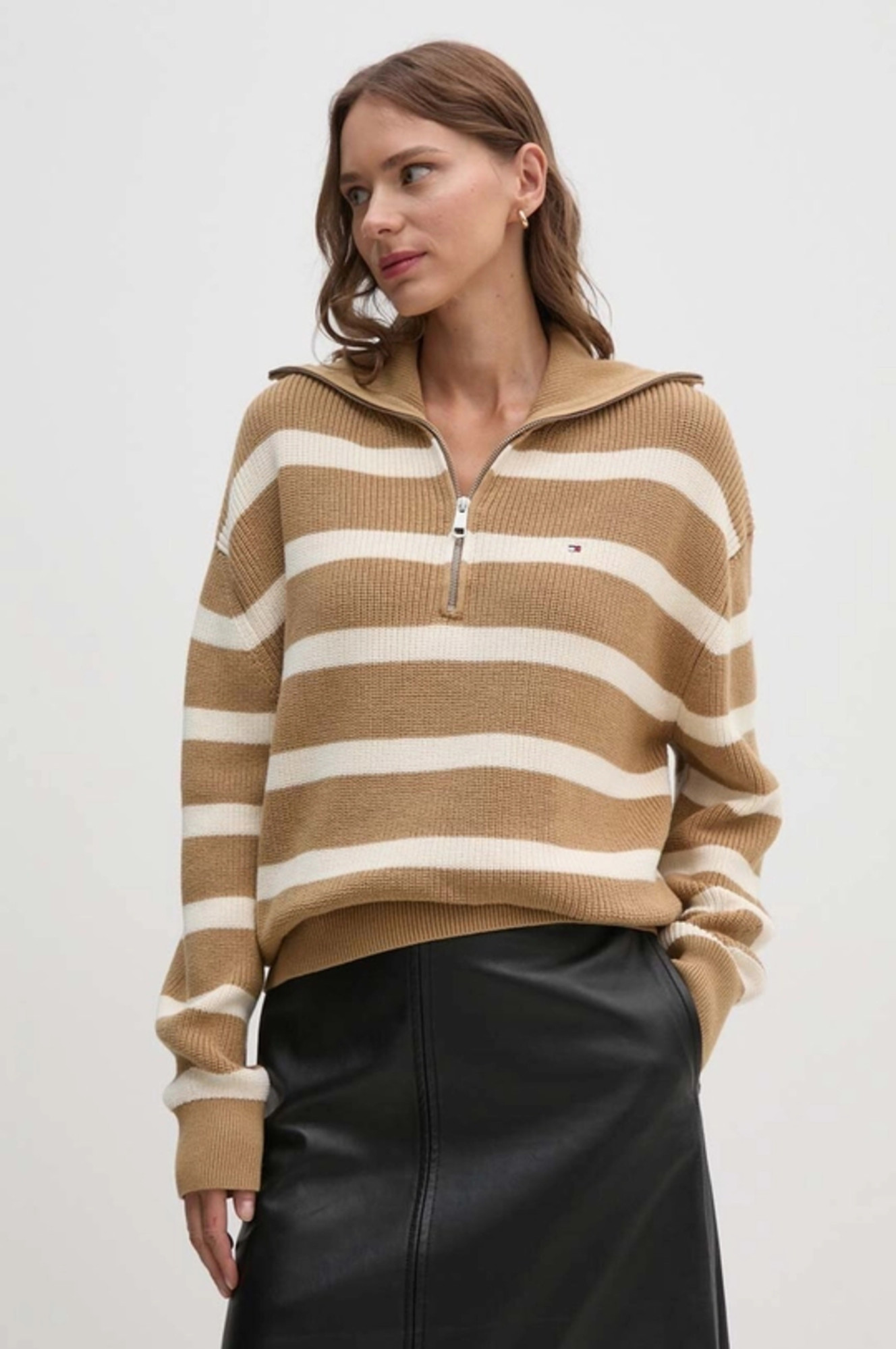 detail Tommy Hilfiger dámský pruhovaný svetr na zip