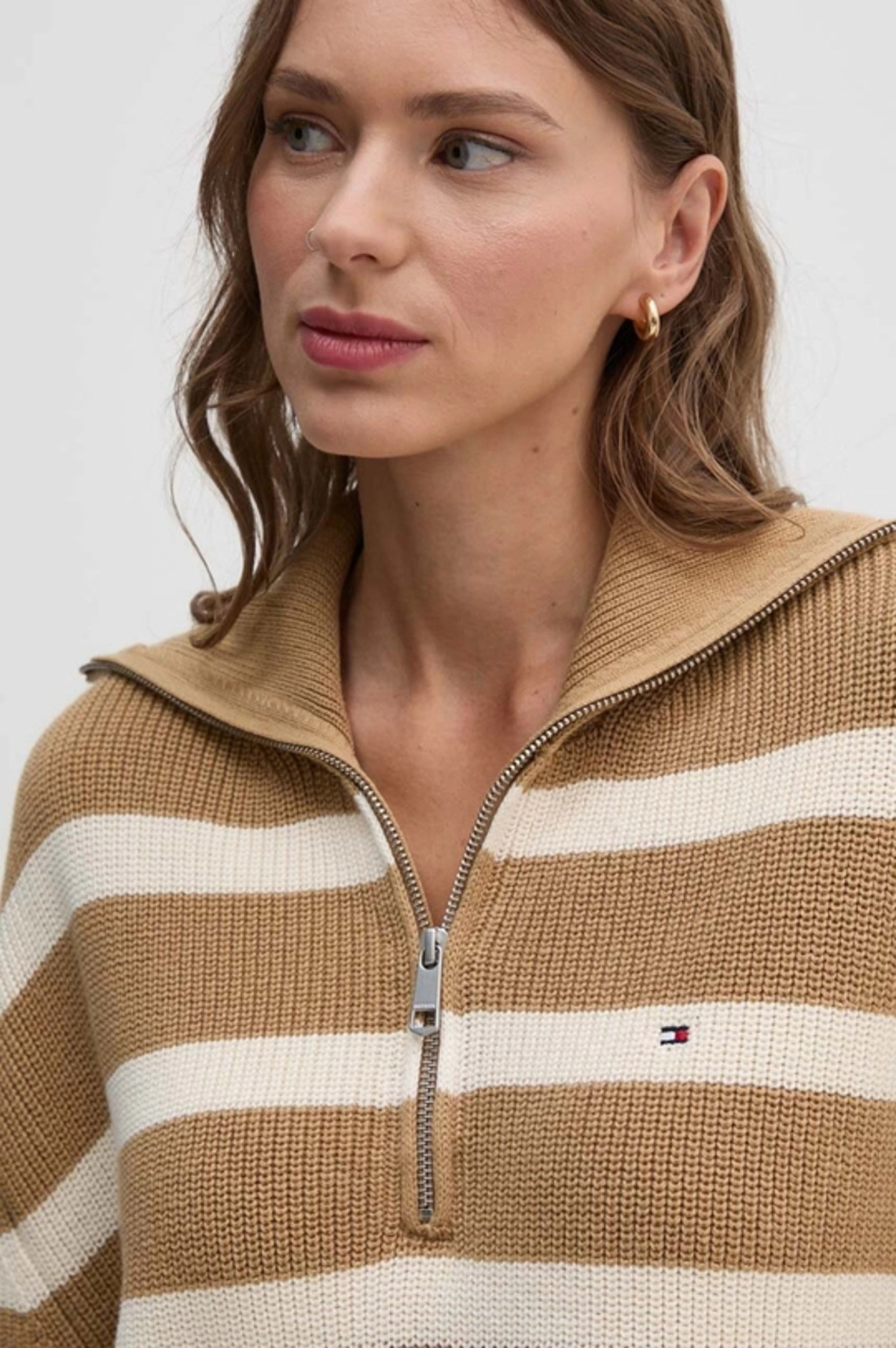 detail Tommy Hilfiger dámský pruhovaný svetr na zip
