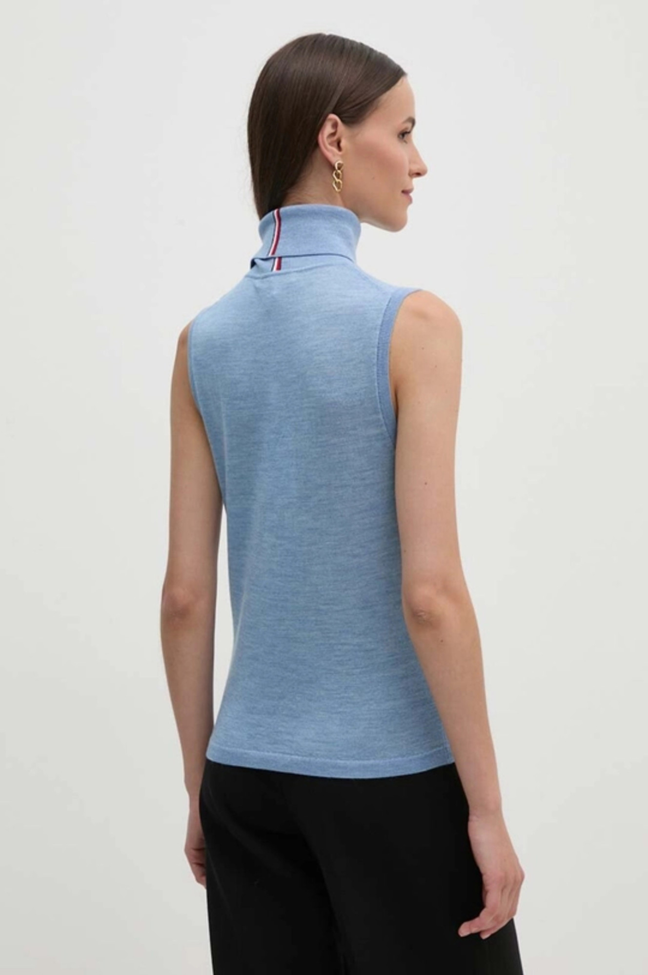 detail Tommy Hilfiger dámský vlněný rolák