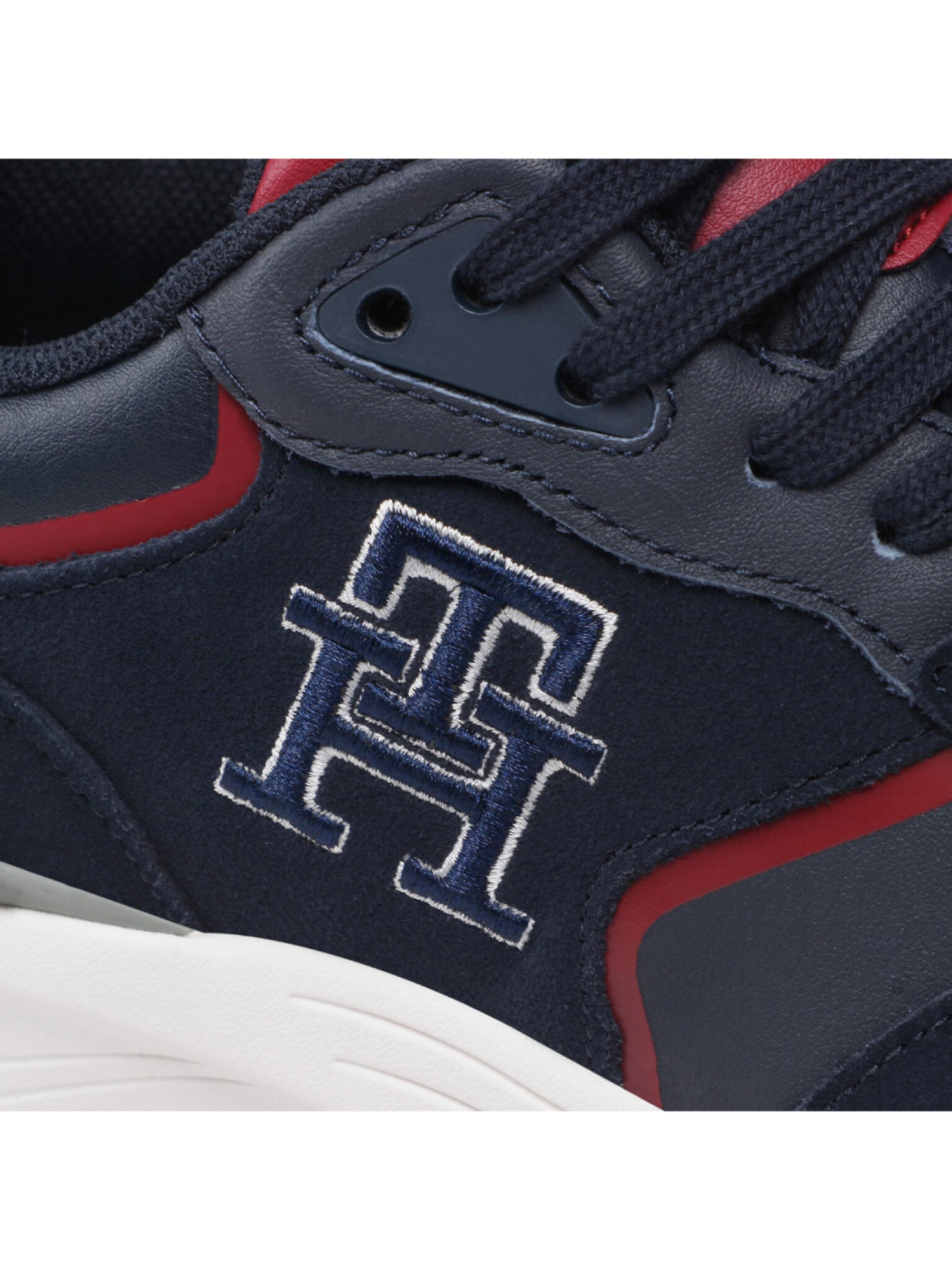 detail Tommy Hilfiger pánské tmavě modré tenisky