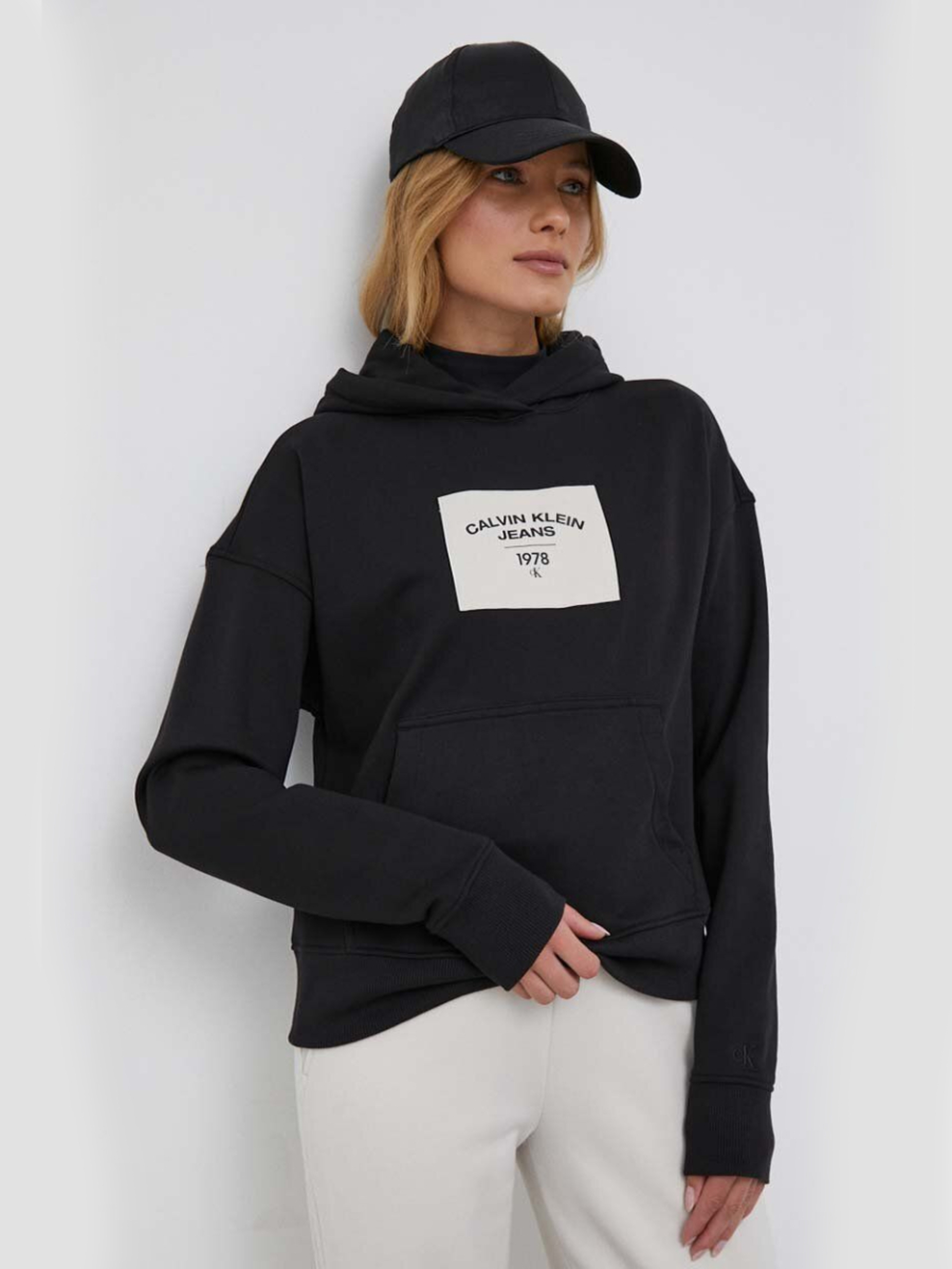 Calvin Klein dámská černá mikina - S (BEH)
