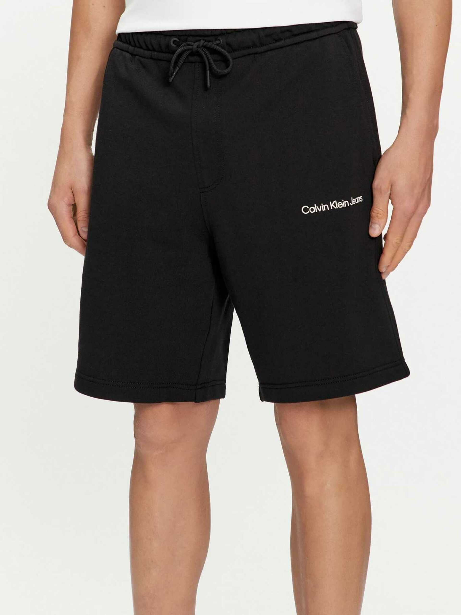Calvin Klein pánské černé šortky - M (BEH)