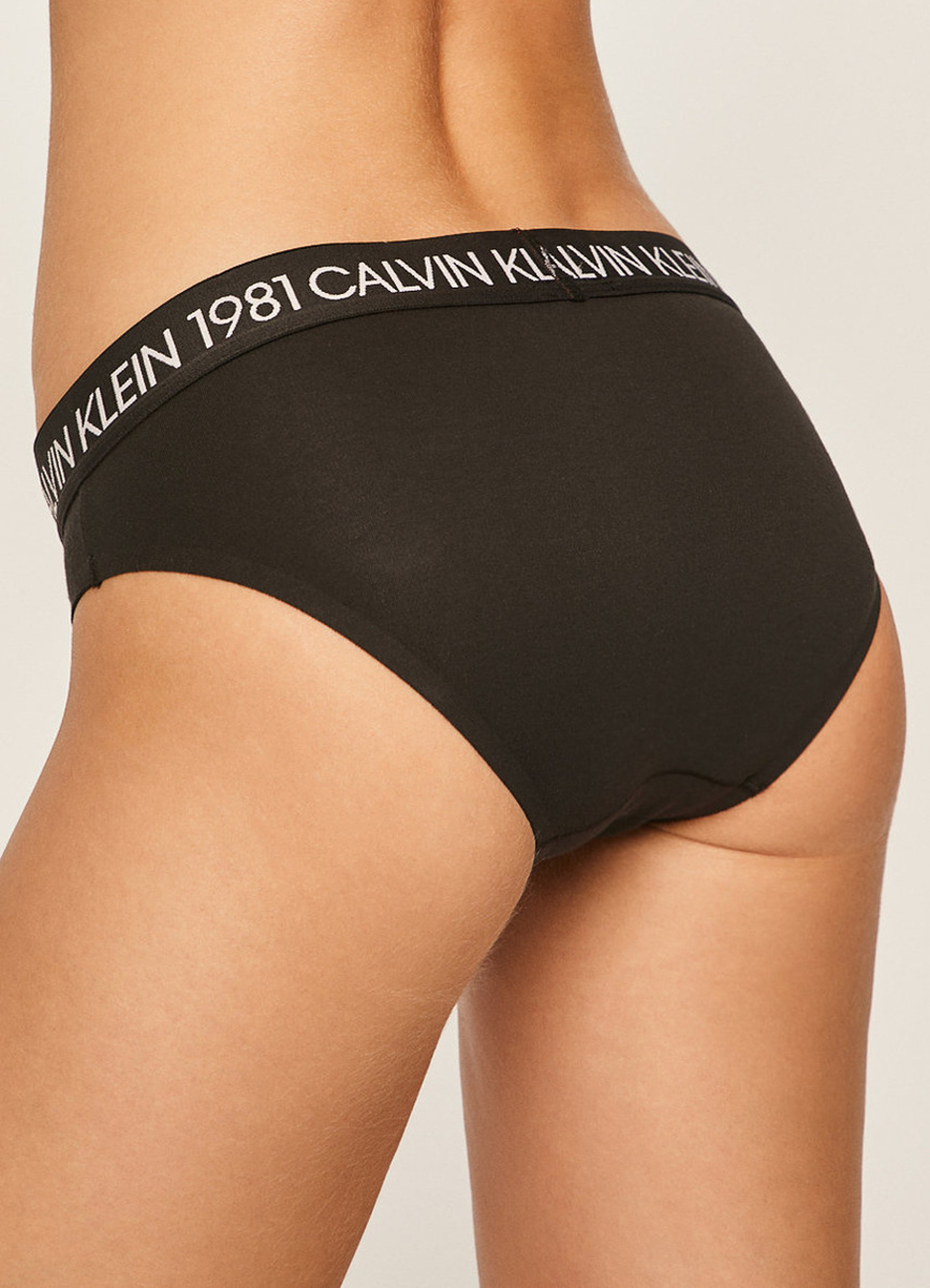 Calvin Klein dámské černé kalhotky - M (001)