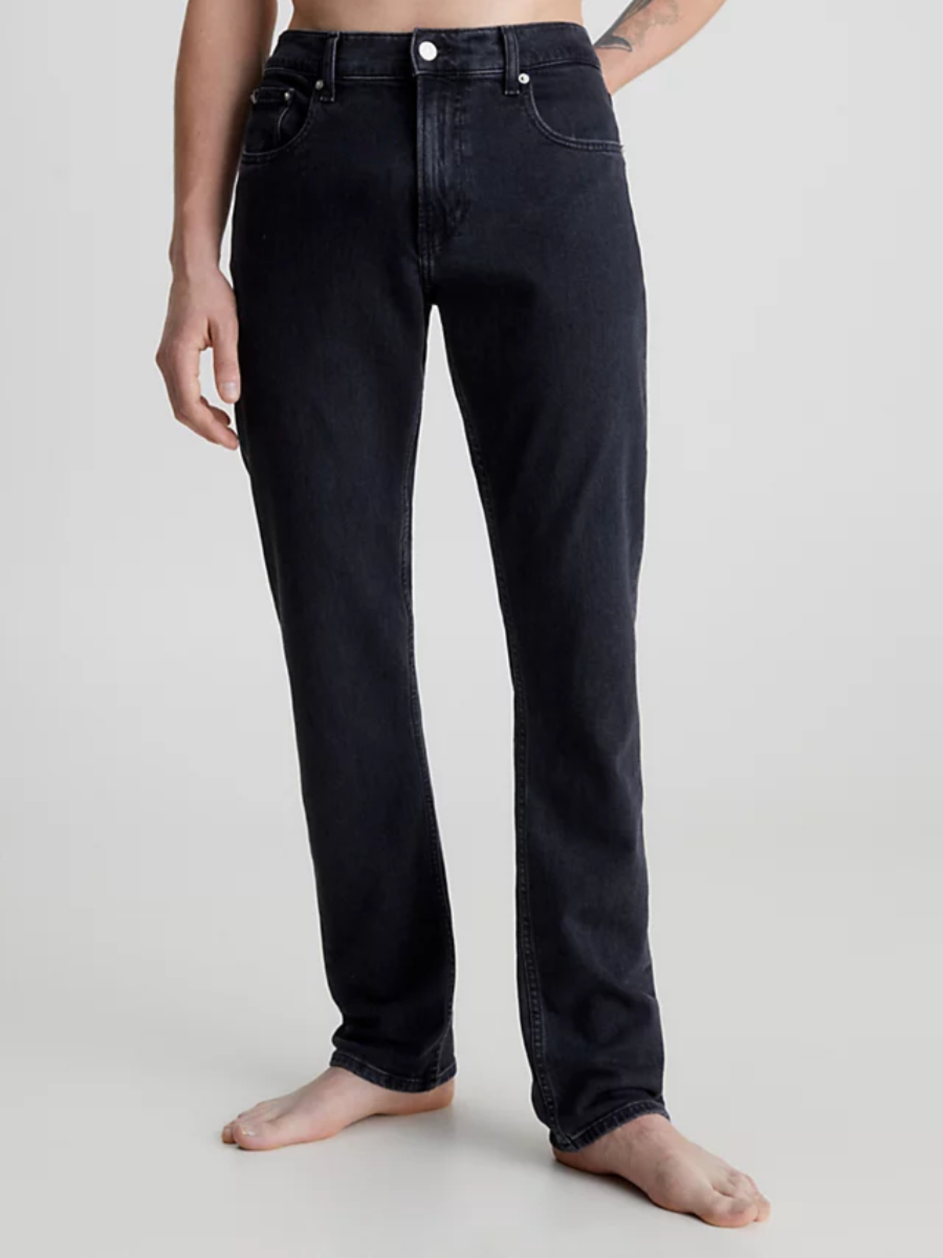 Calvin Klein pánské černé džíny AUTHENTIC STRAIGHT - 32/34 (1BY)