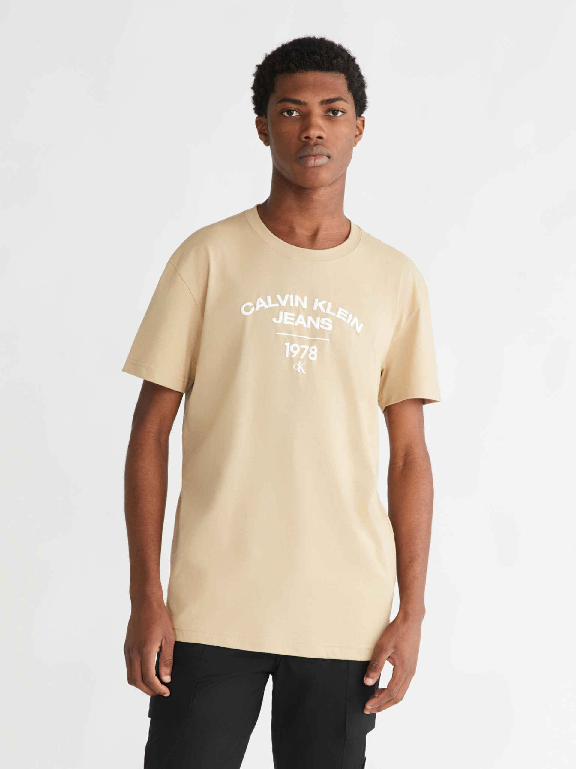 Levně Calvin Klein pánské béžové tričko - XL (PF2)