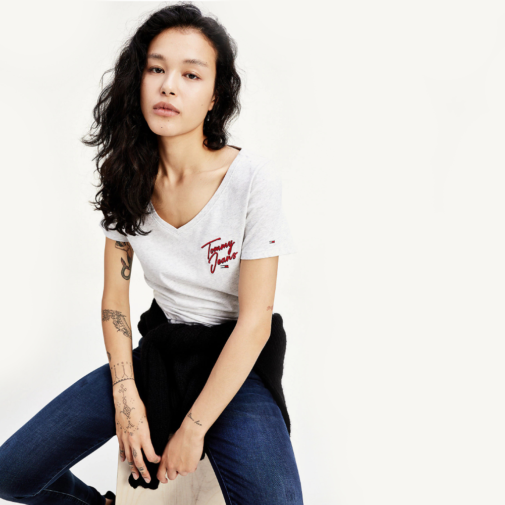 Levně Tommy Jeans dámské světle šedé tričko Essential - S (PJ4)