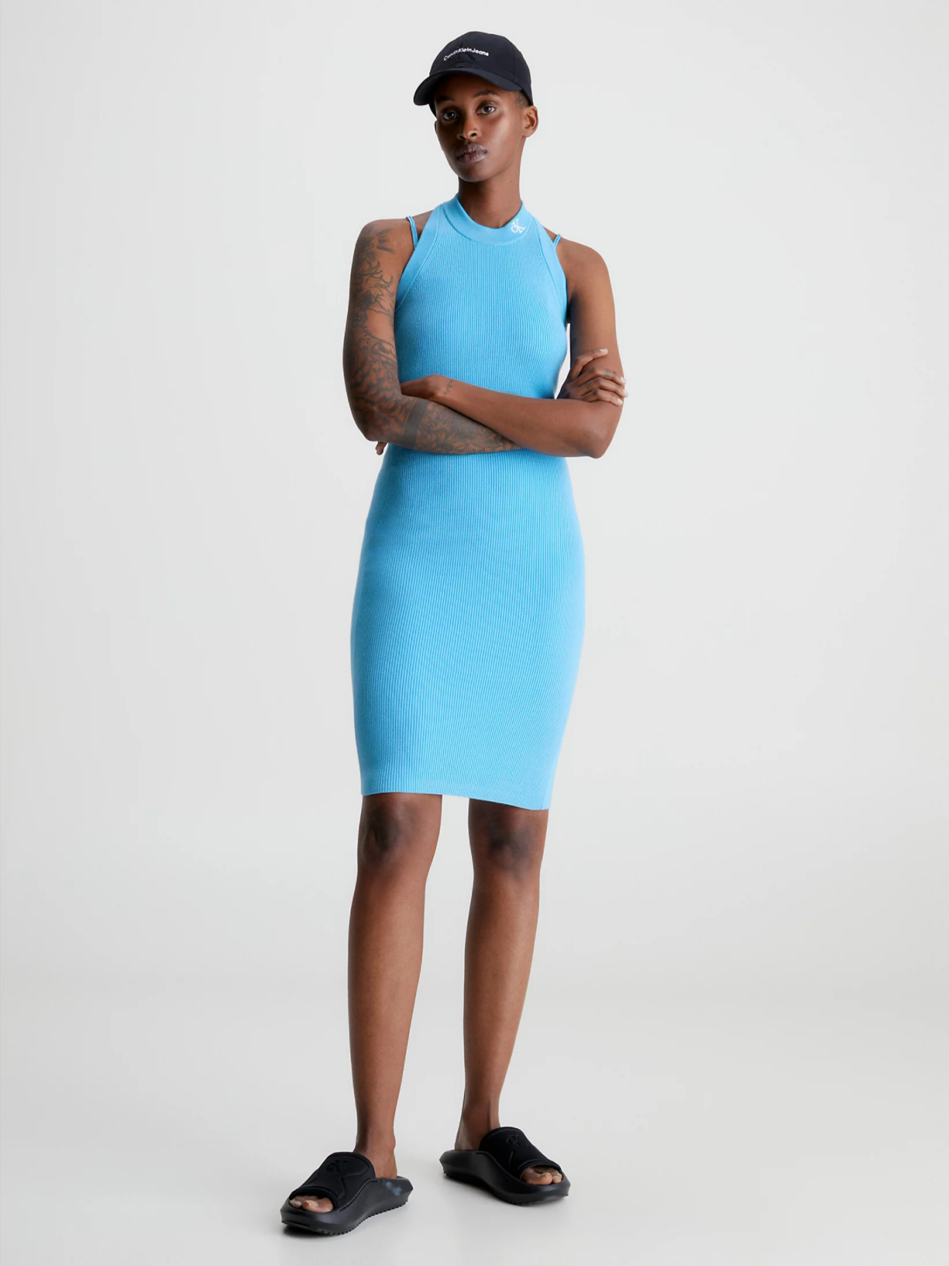 Calvin Klein dámské modré šaty HALTERNECK KNITTED DRESS - M (CY0)