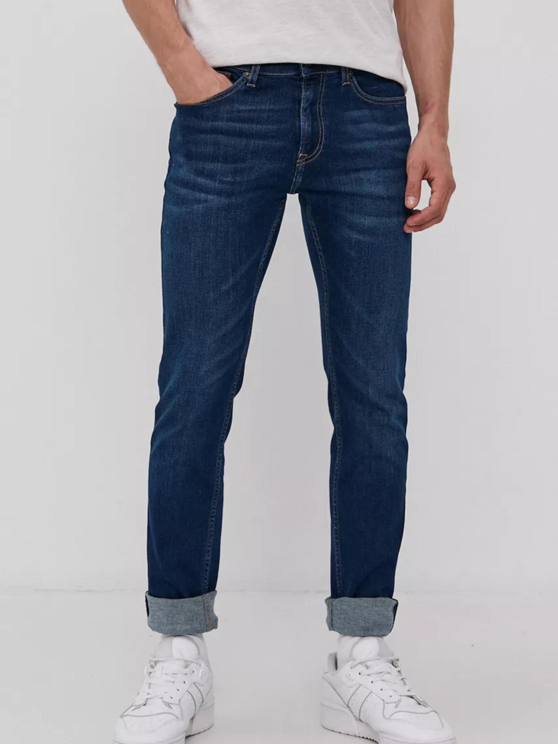 Levně Tommy Jeans pánské tmavě modré džíny SCANTON