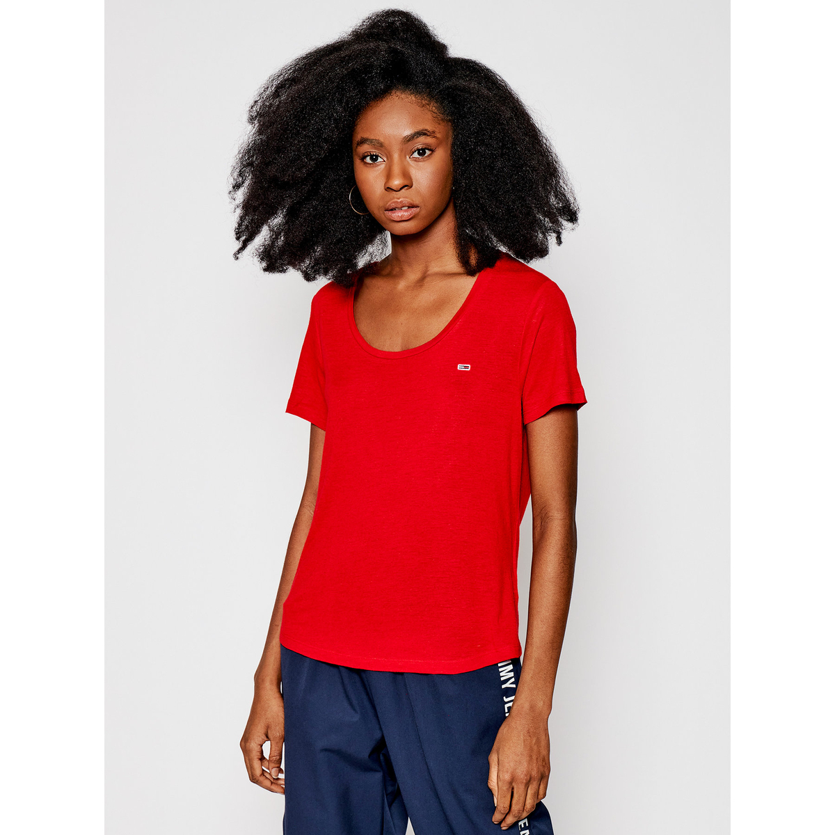Levně Tommy Jeans dámské červené triko REGULAR SCOOP NECK TEE - XS (XNL)