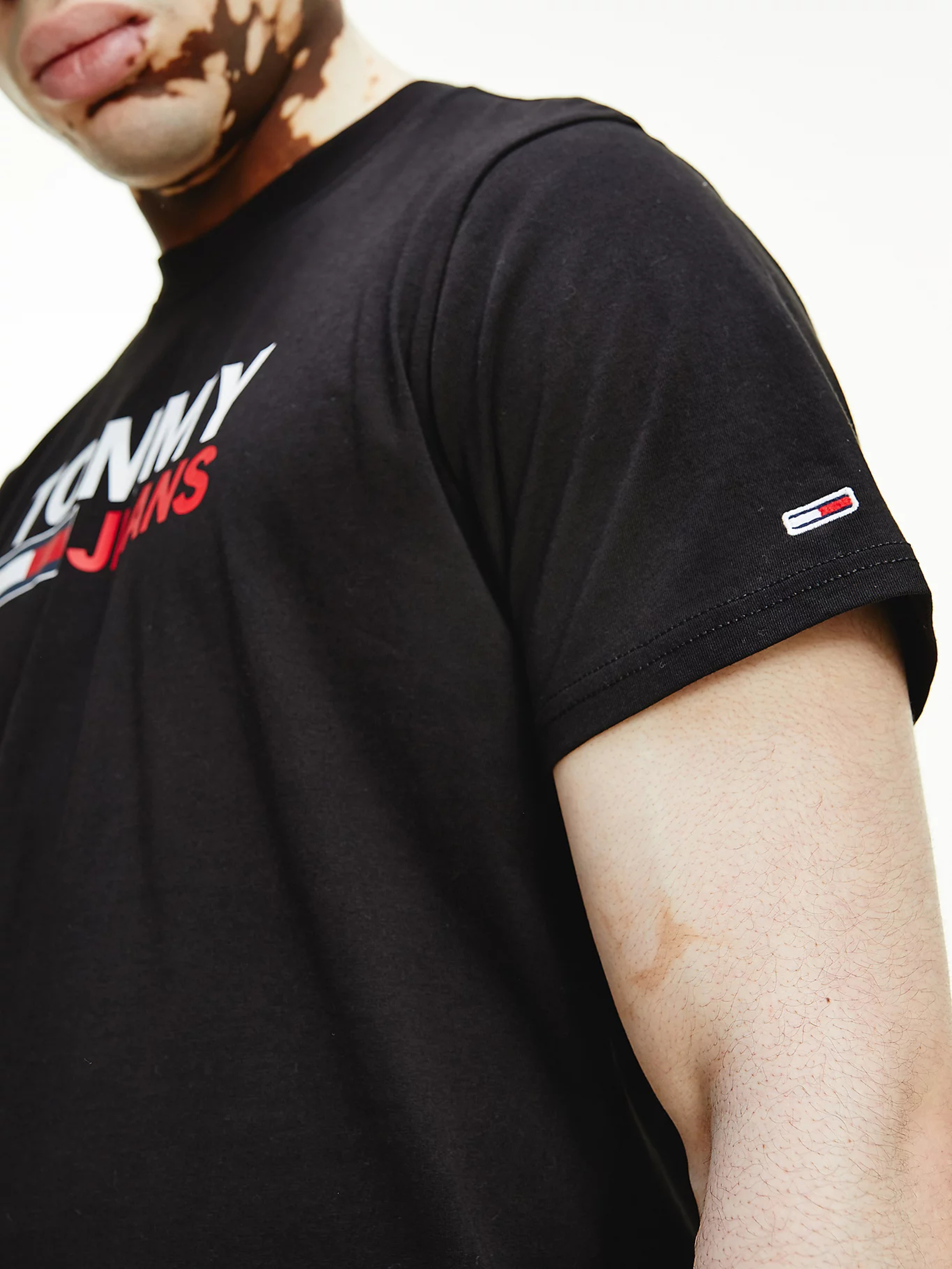 Tommy Jeans pánské černé triko CORP LOGO  - L (BDS)