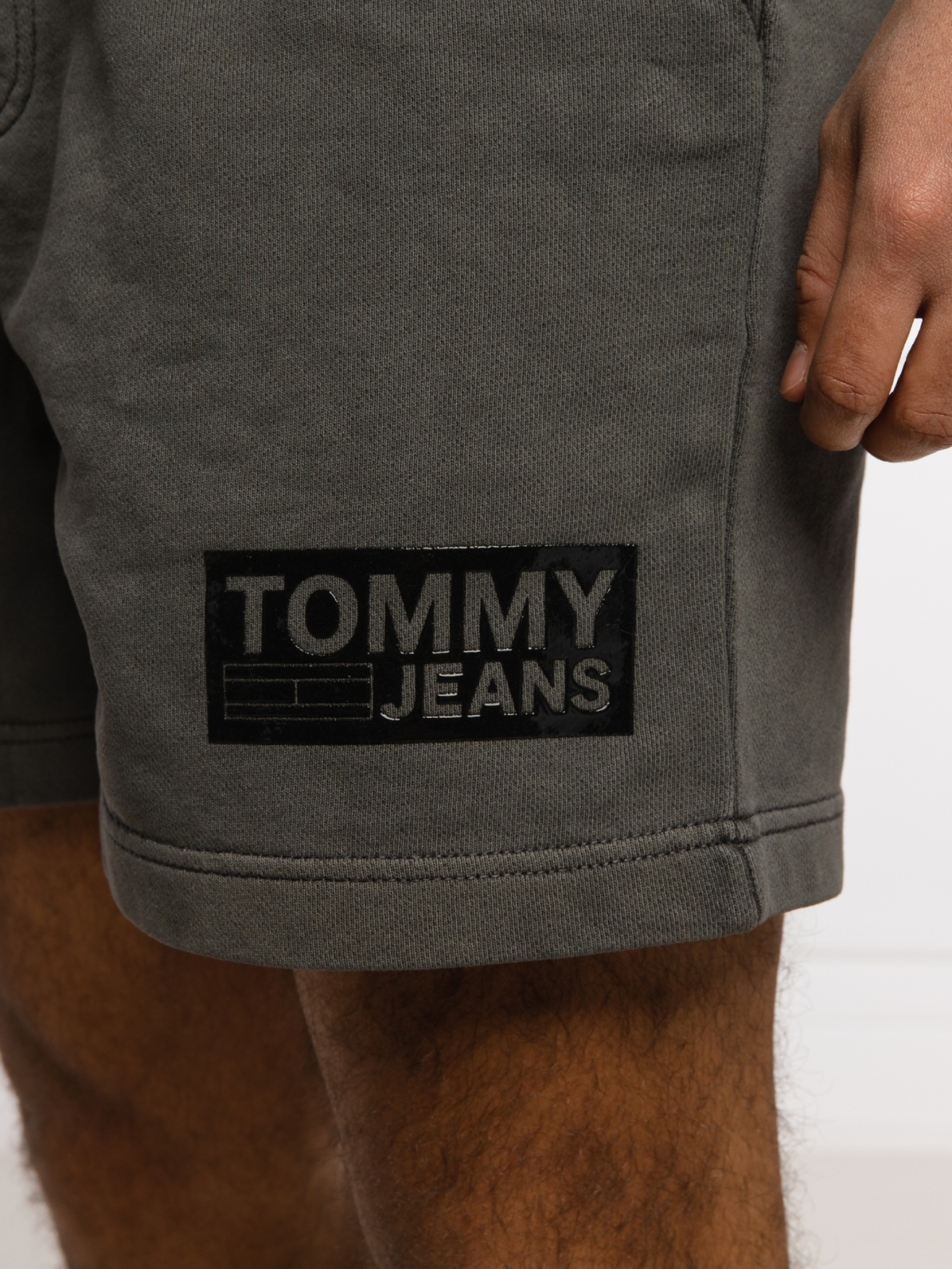Tommy Jeans pánské tmavě šedé teplákové šortky - S/S (BDS)
