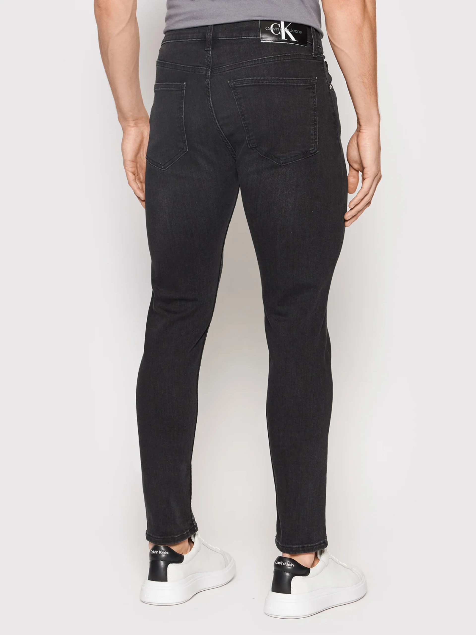 Calvin Klein pánské černé džíny - 30/30 (1BY)