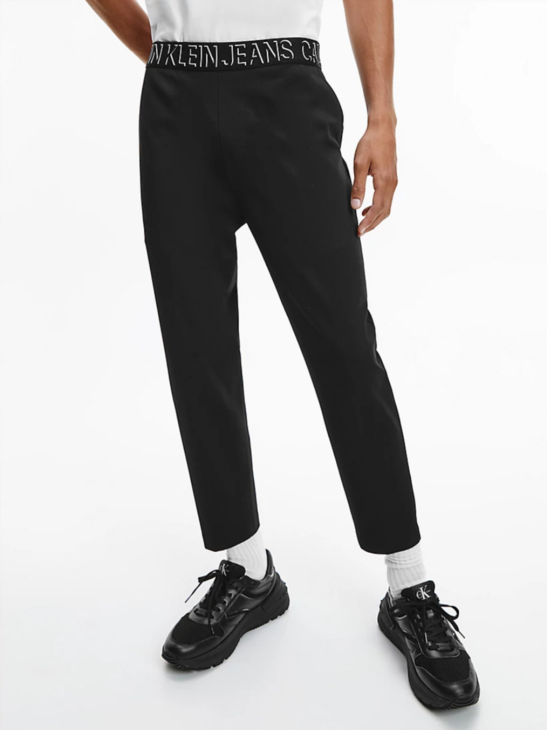 Levně Calvin Klein pánské černé teplákové kalhoty - L (BEH)