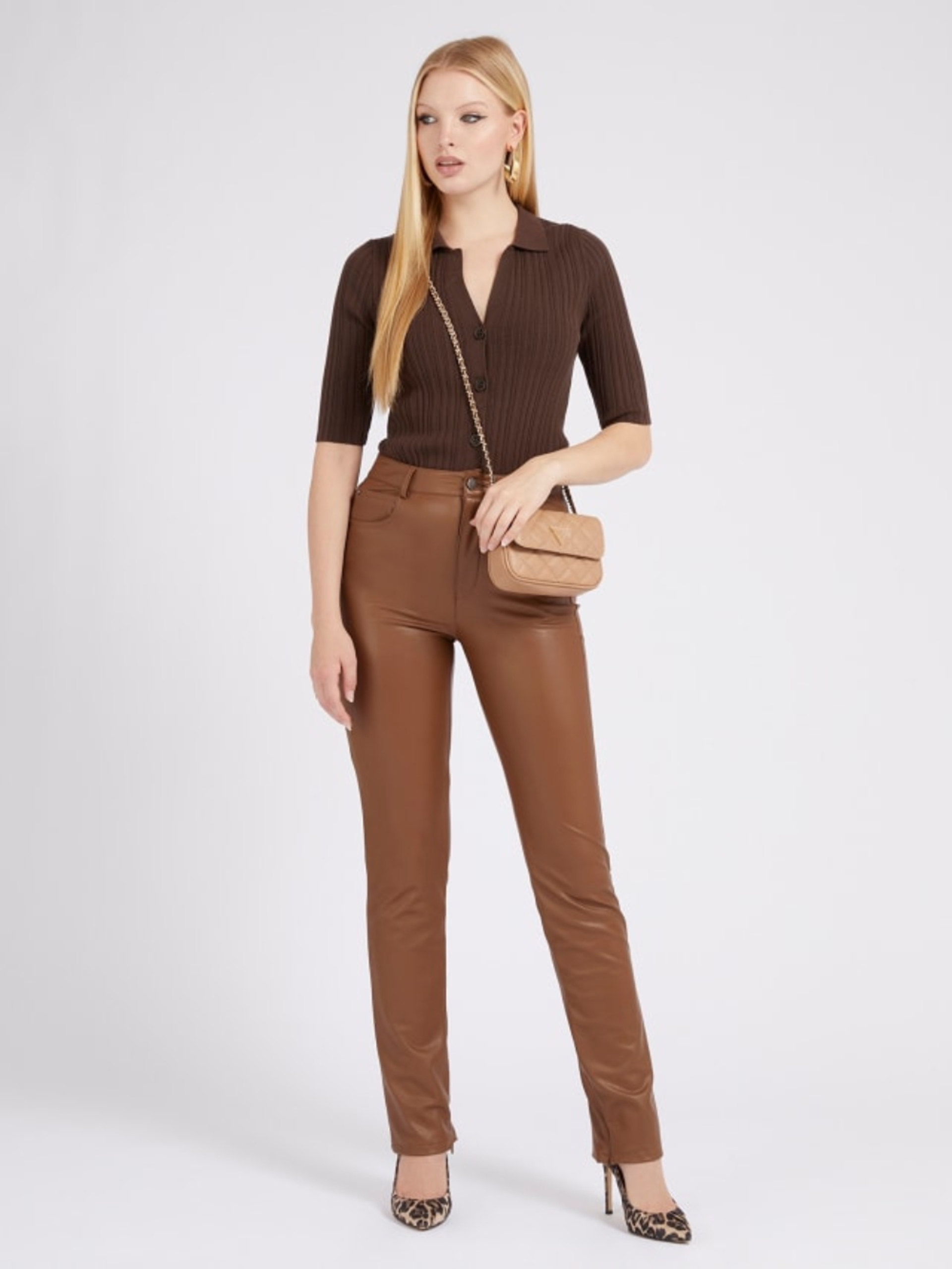 Guess dámské hnědé koženkové kalhoty - XS (F1V9)