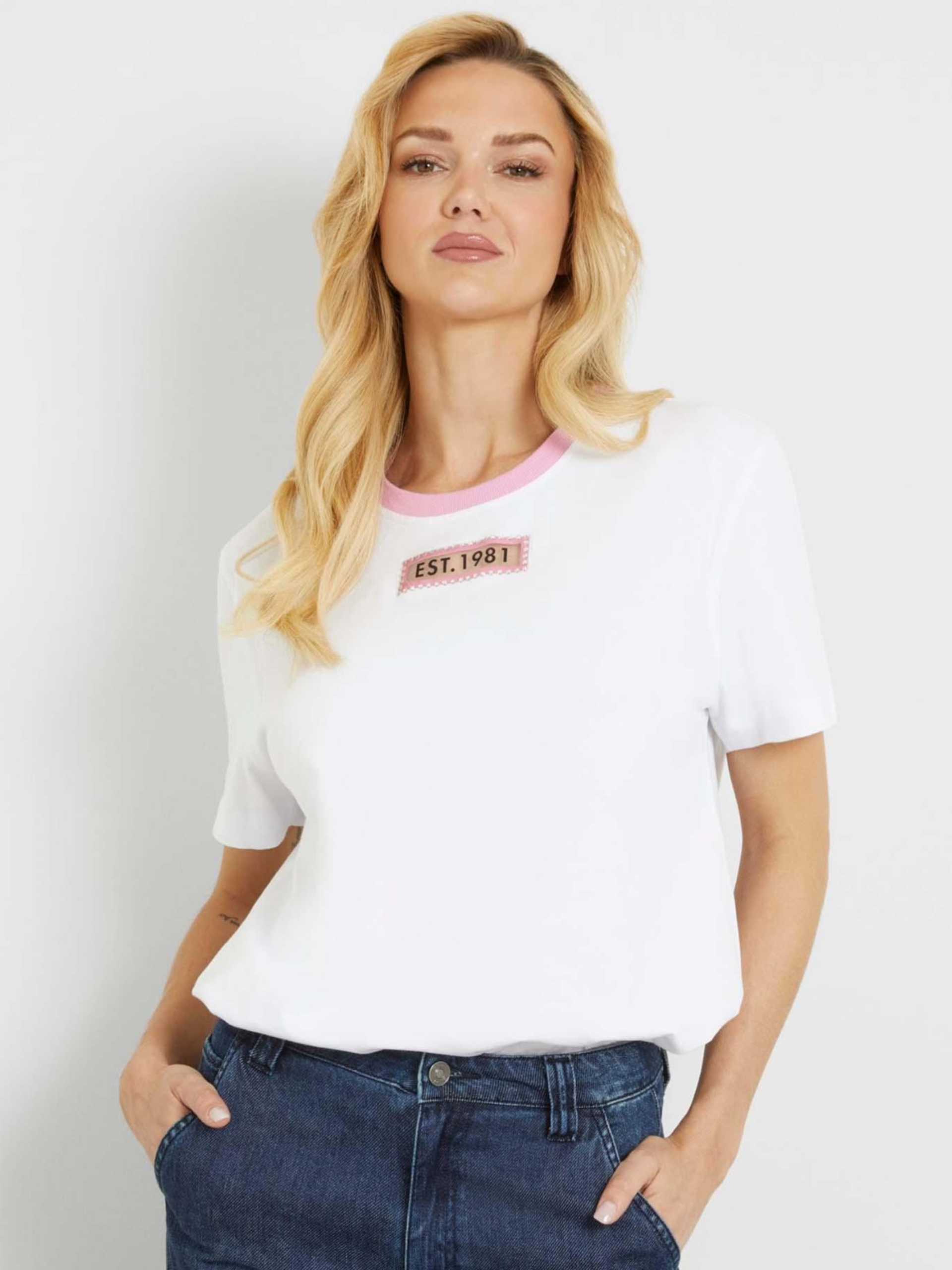 Levně Guess dámské bílé tričko