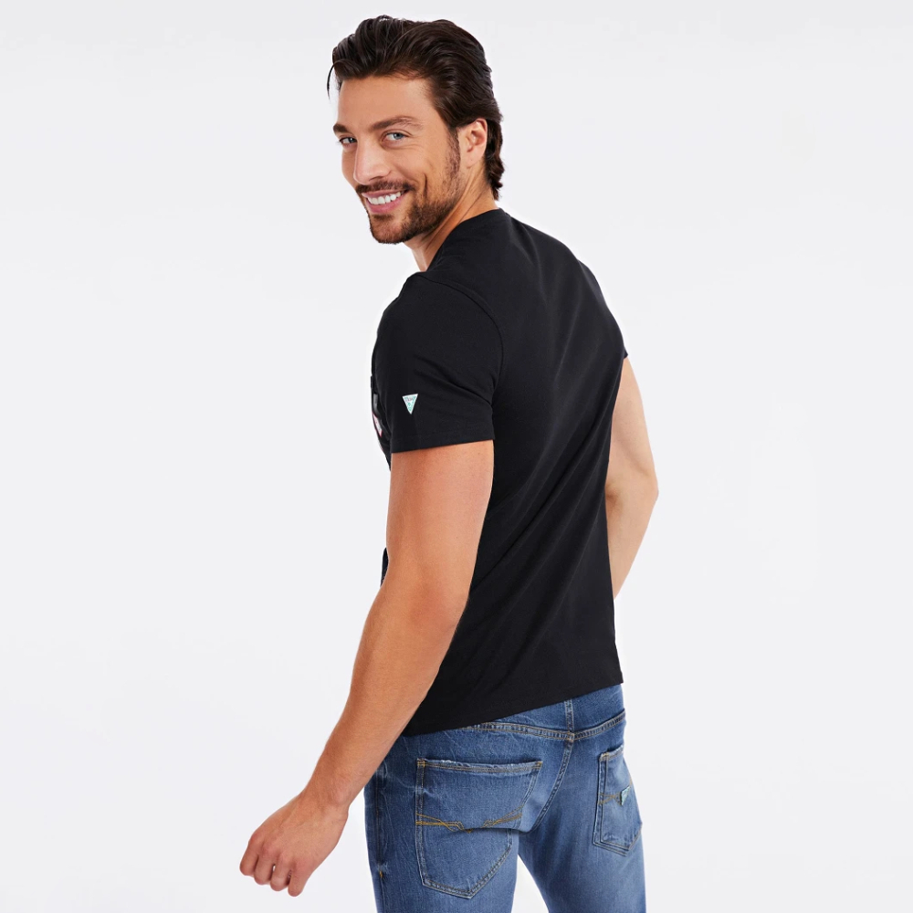 Guess pánské černé triko s kapsičkou - M (JBLK)