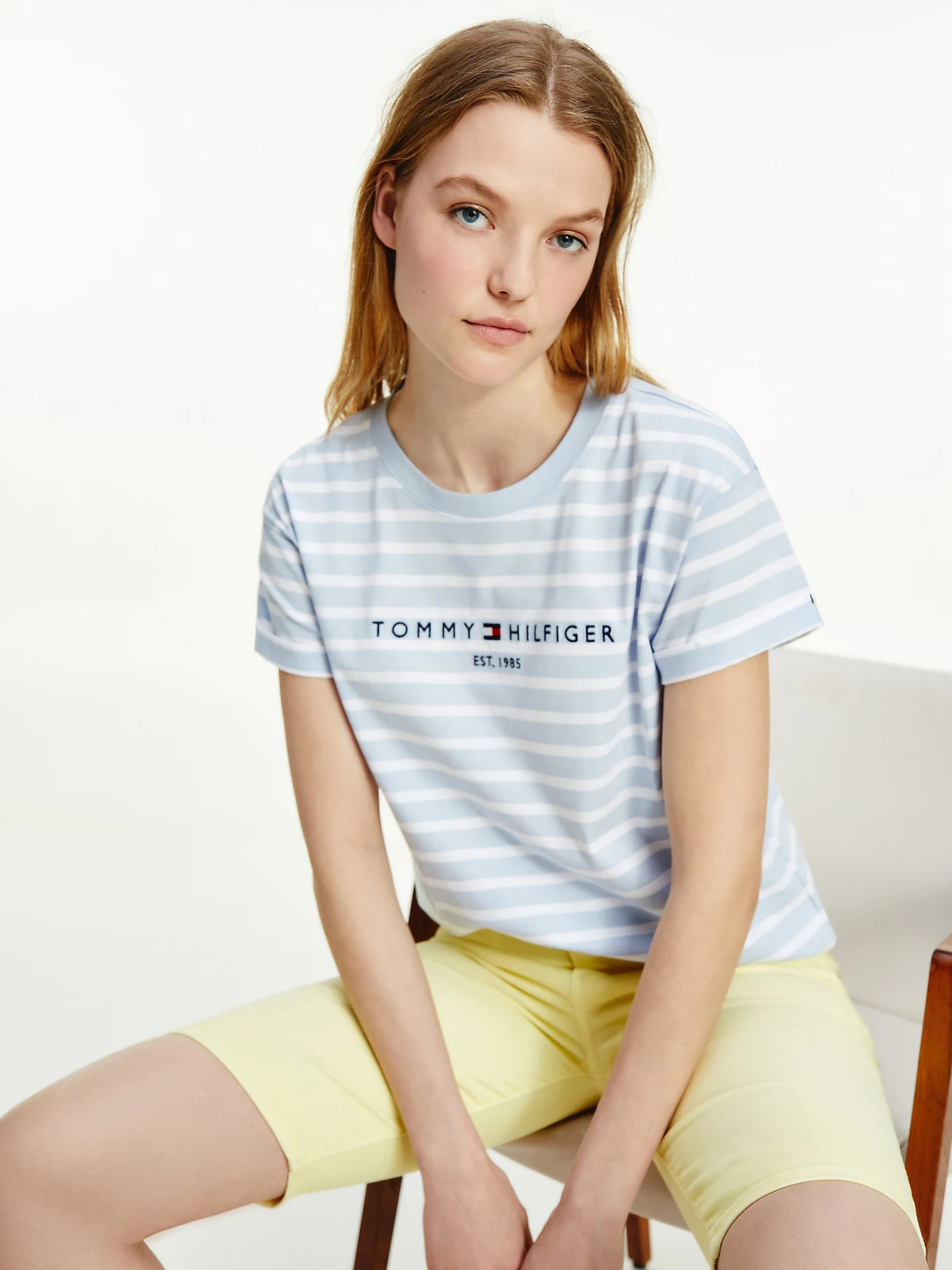Levně Tommy Hilfiger dámské modré pruhované tričko - L (0BE)