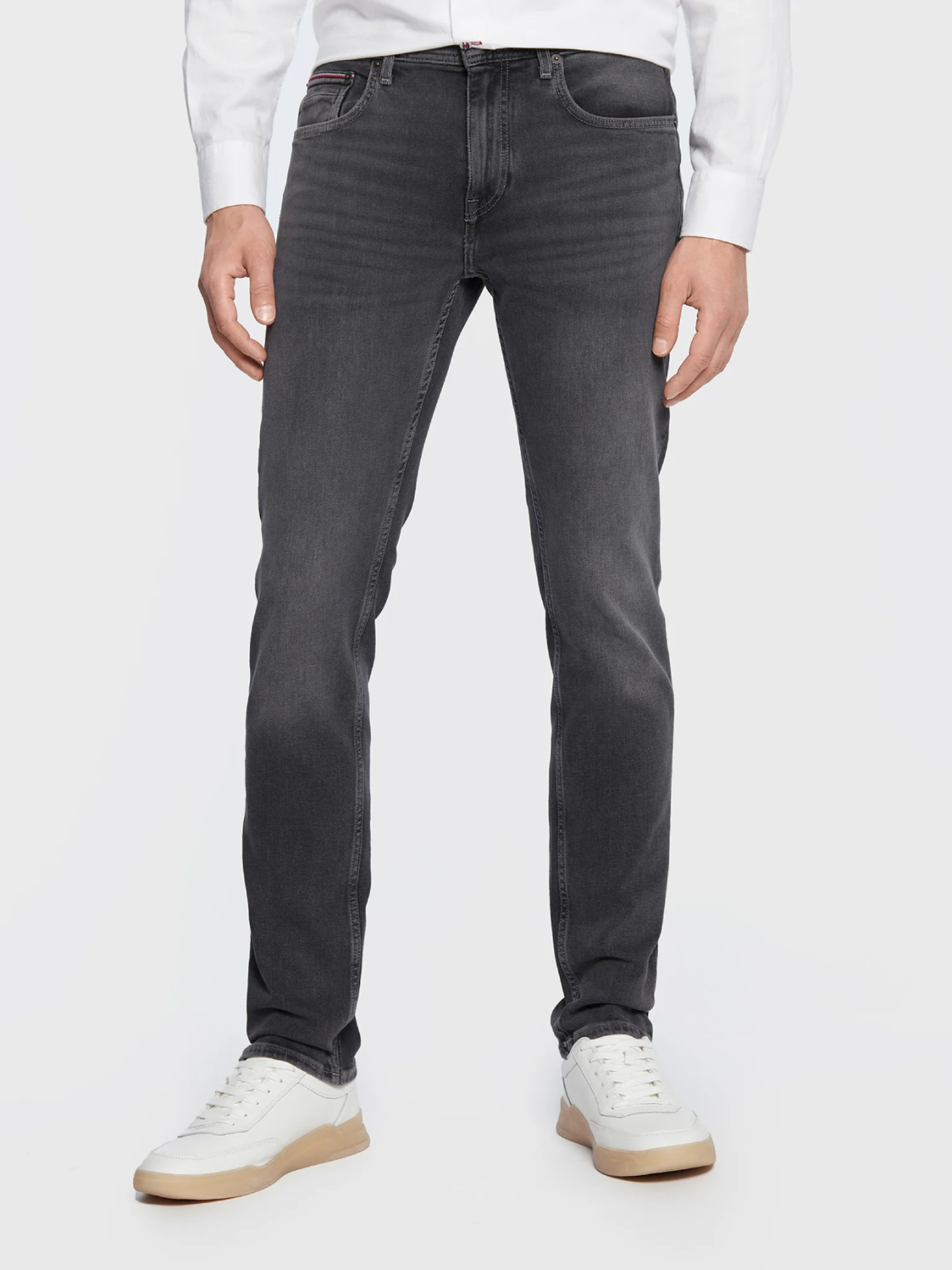 Levně Tommy Hilfiger pánské šedé džíny - 33/34 (1B3)