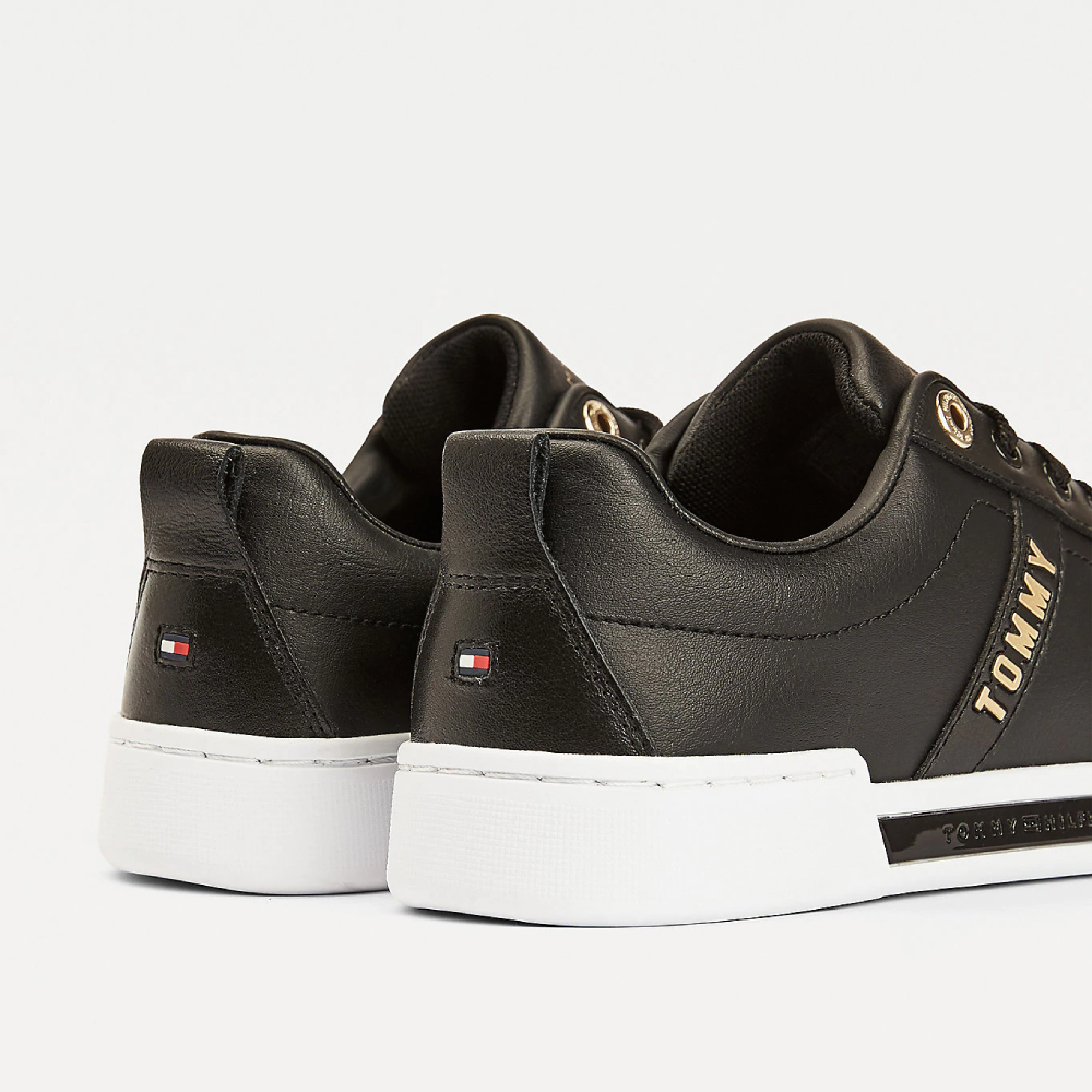 Tommy Hilfiger dámské černé tenisky Branded outsole strappy - 36 (BDS)