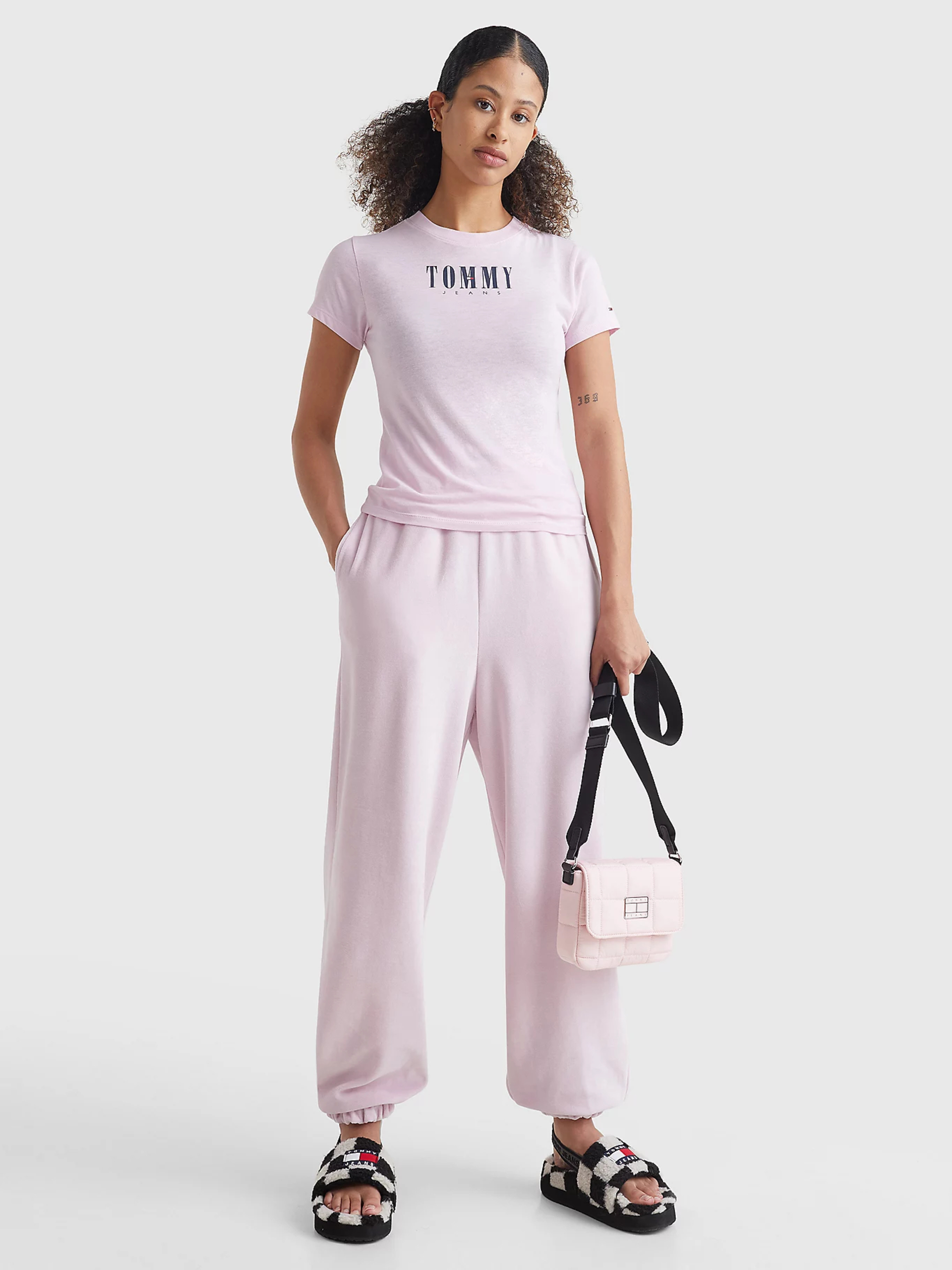 Tommy Jeans dámské růžové tričko - M (TOB)