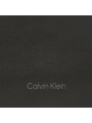 Calvin Klein dámská černá crossbody kabelka 2v1 - OS (BAX)