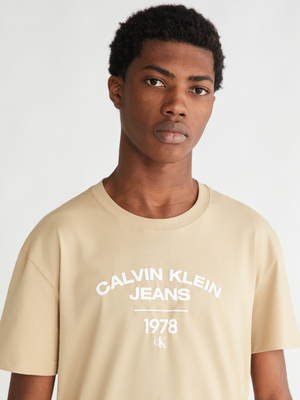 Calvin Klein pánské béžové tričko - XL (PF2)