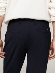 Tommy Hilfiger pánská tmavě modré kalhoty Denton - 30/32 (DW5)